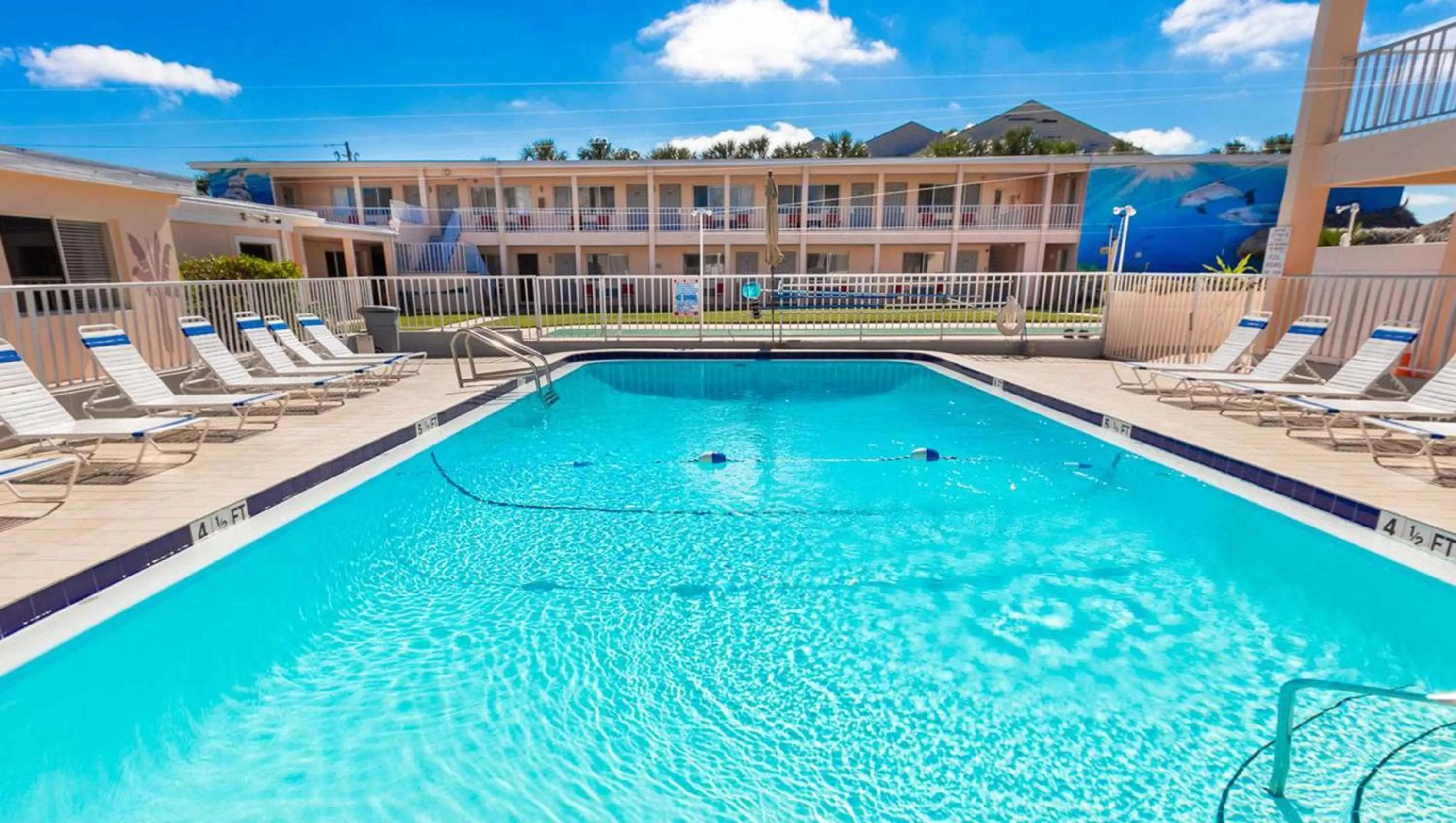 Swimming pool in Belleair Beach Resort Motel
