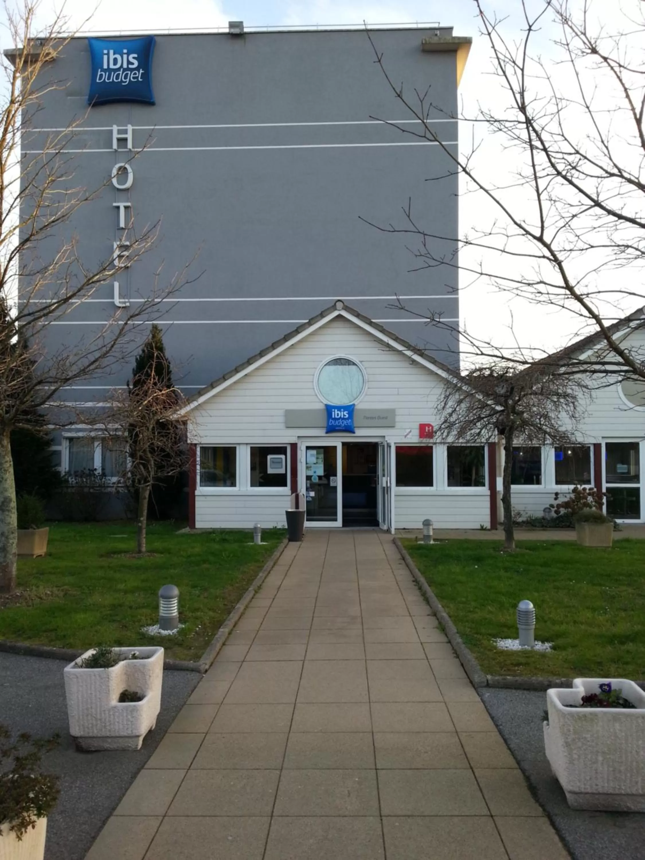 Facade/entrance in Hôtel Ibis Budget Nantes Ouest Atlantis Couëron