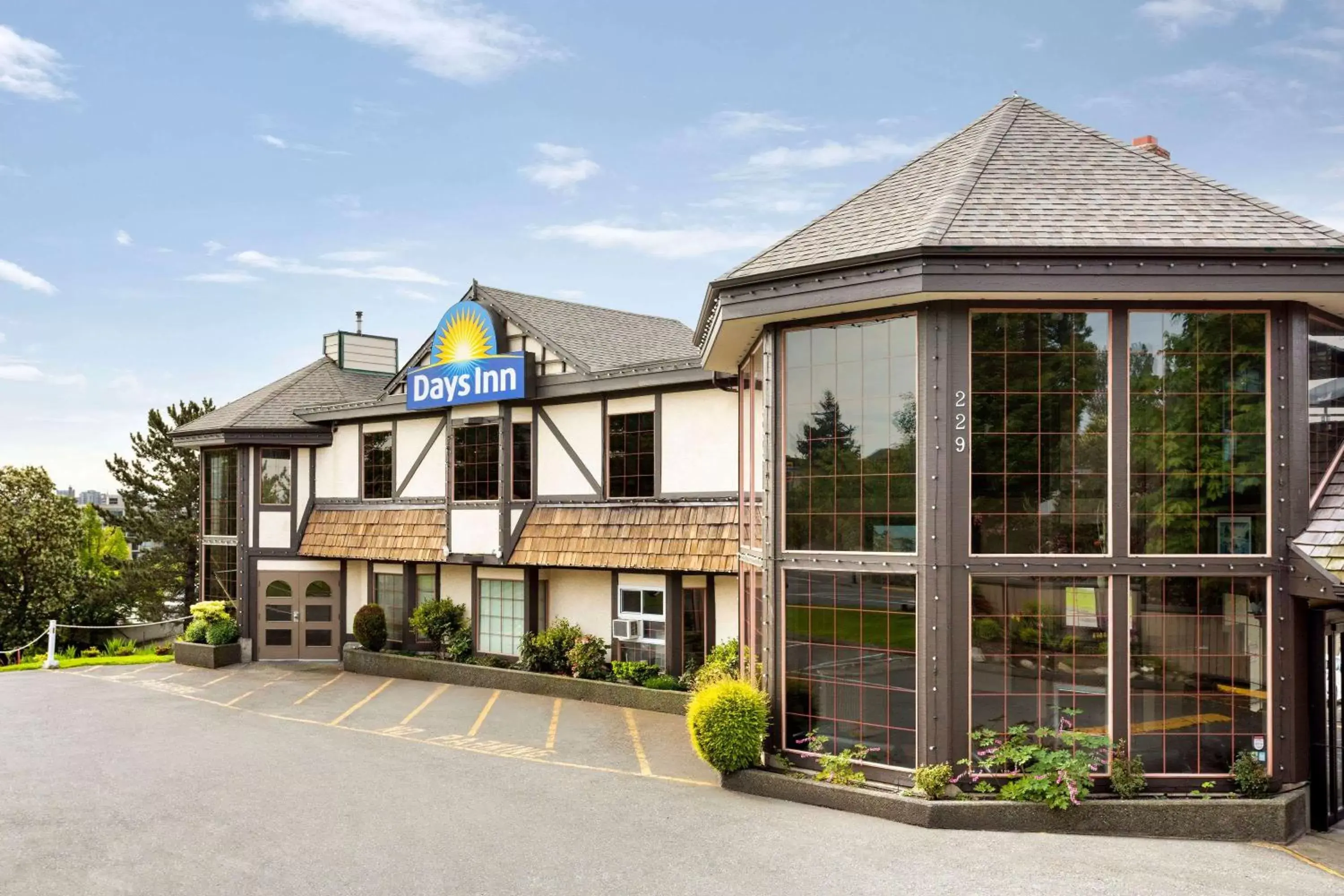 Property building in Days Inn by Wyndham Victoria Uptown Property building in Days Inn by Wyndham Victoria Uptown