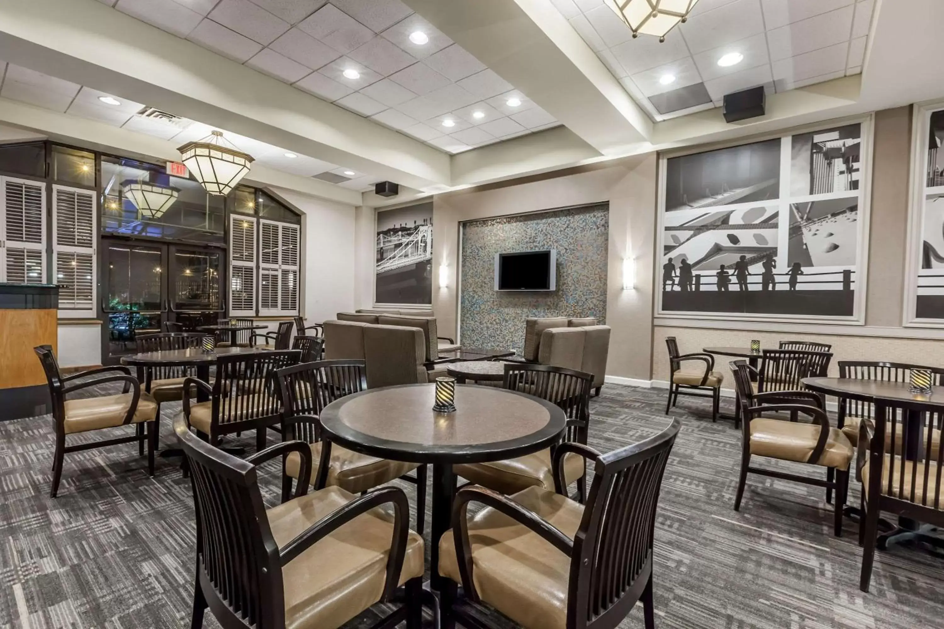 Restaurant/places to eat, Lounge/Bar in Wyndham Pittsburgh University Center