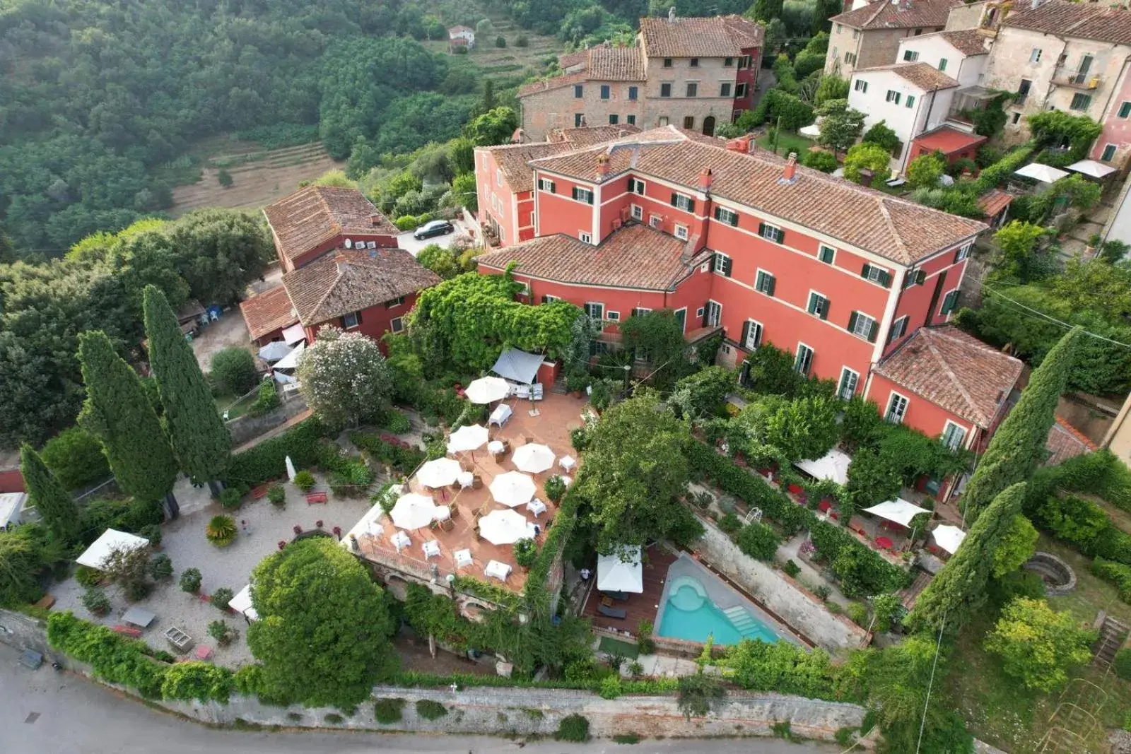 Property building, Bird's-eye View in Hotel Villa Sermolli