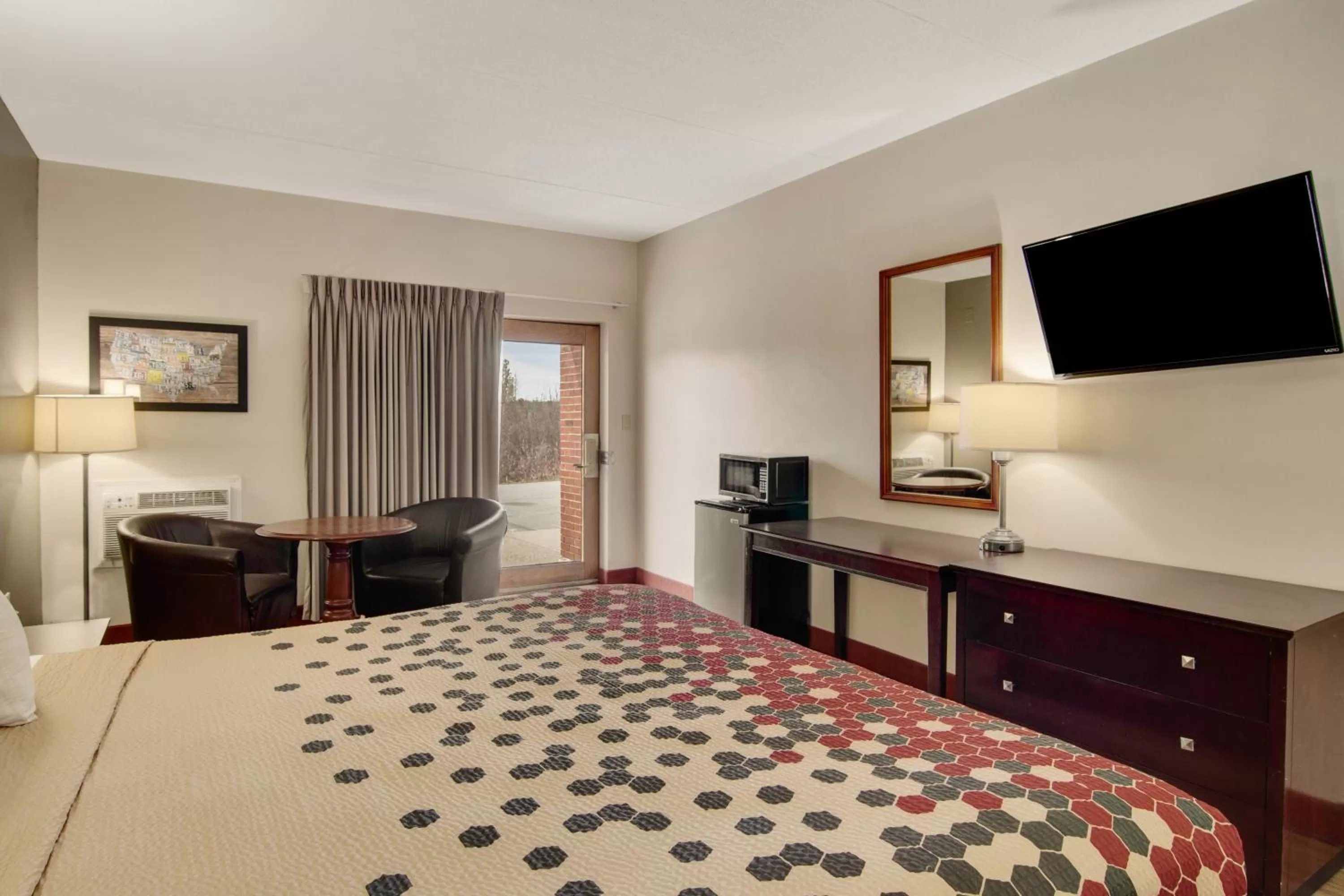 Bed in Econo Lodge Cadillac by Choice