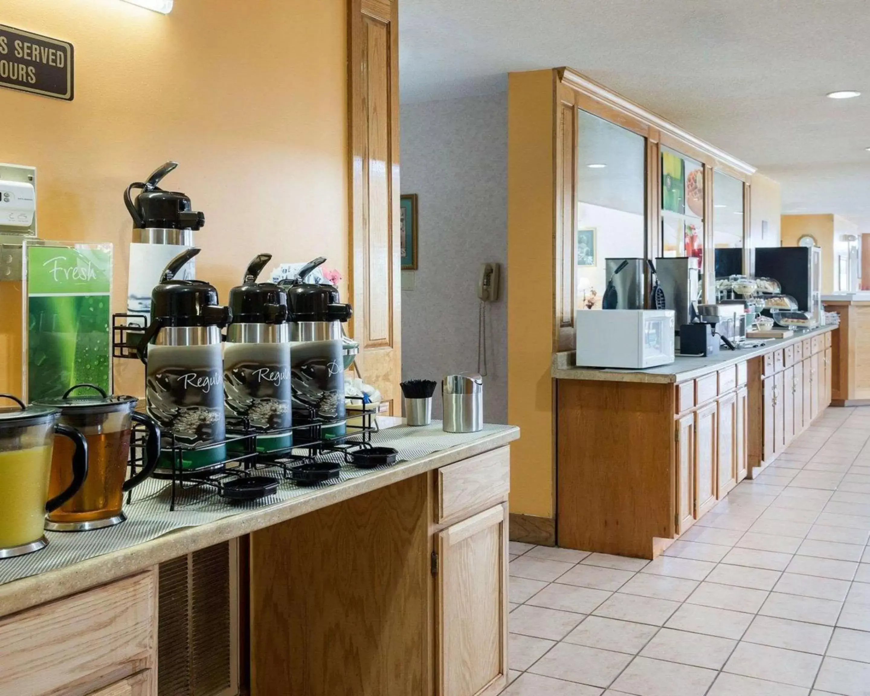 Restaurant/places to eat, Kitchen/Kitchenette in Quality Inn Robinsonville