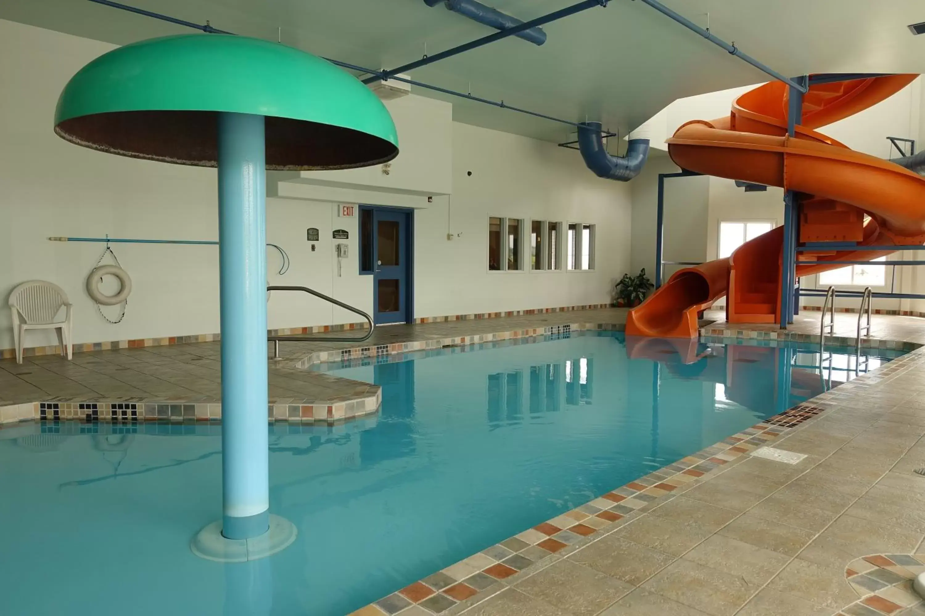 Swimming pool in Super 8 by Wyndham Caraquet Swimming pool in Super 8 by Wyndham Caraquet