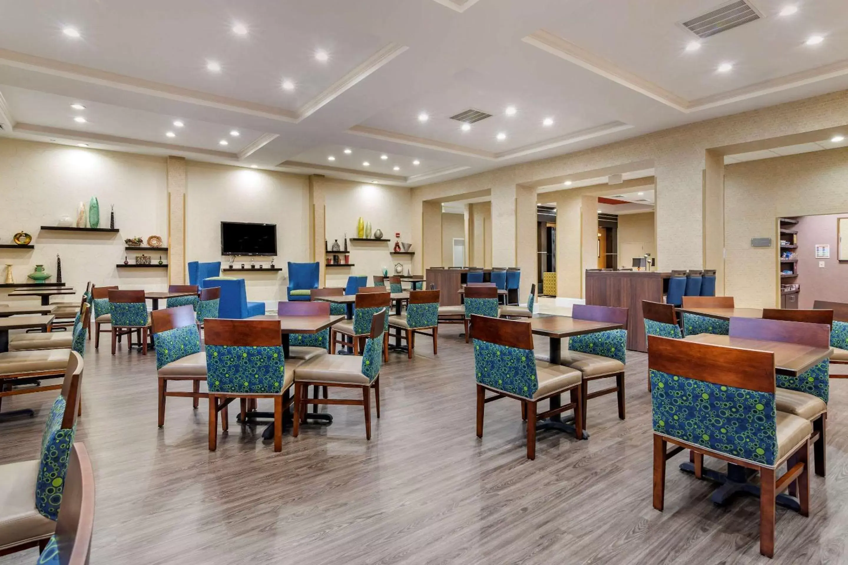 Restaurant/Places to Eat in Comfort Suites Florence I-95