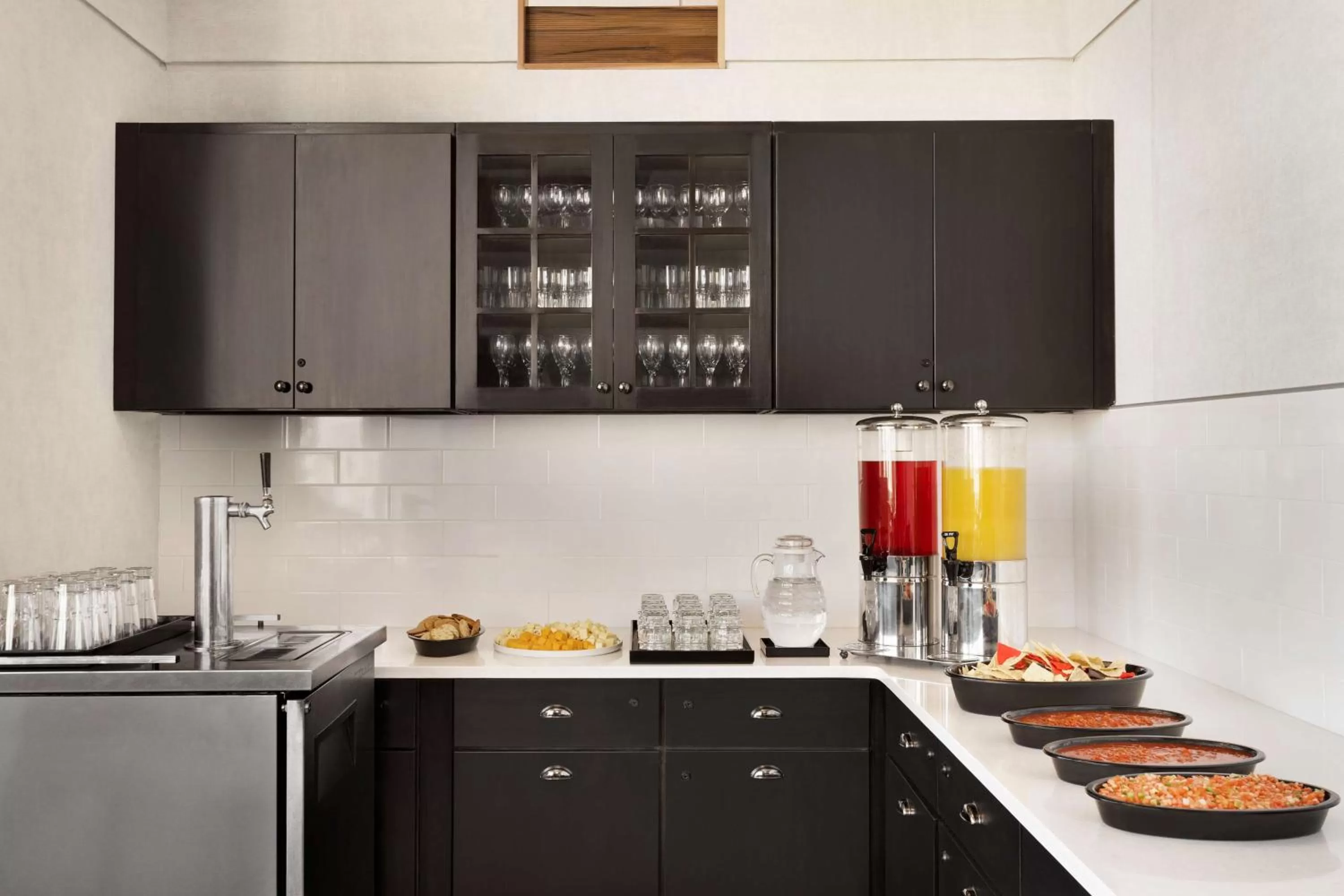 Dining area in Homewood Suites University City Philadelphia