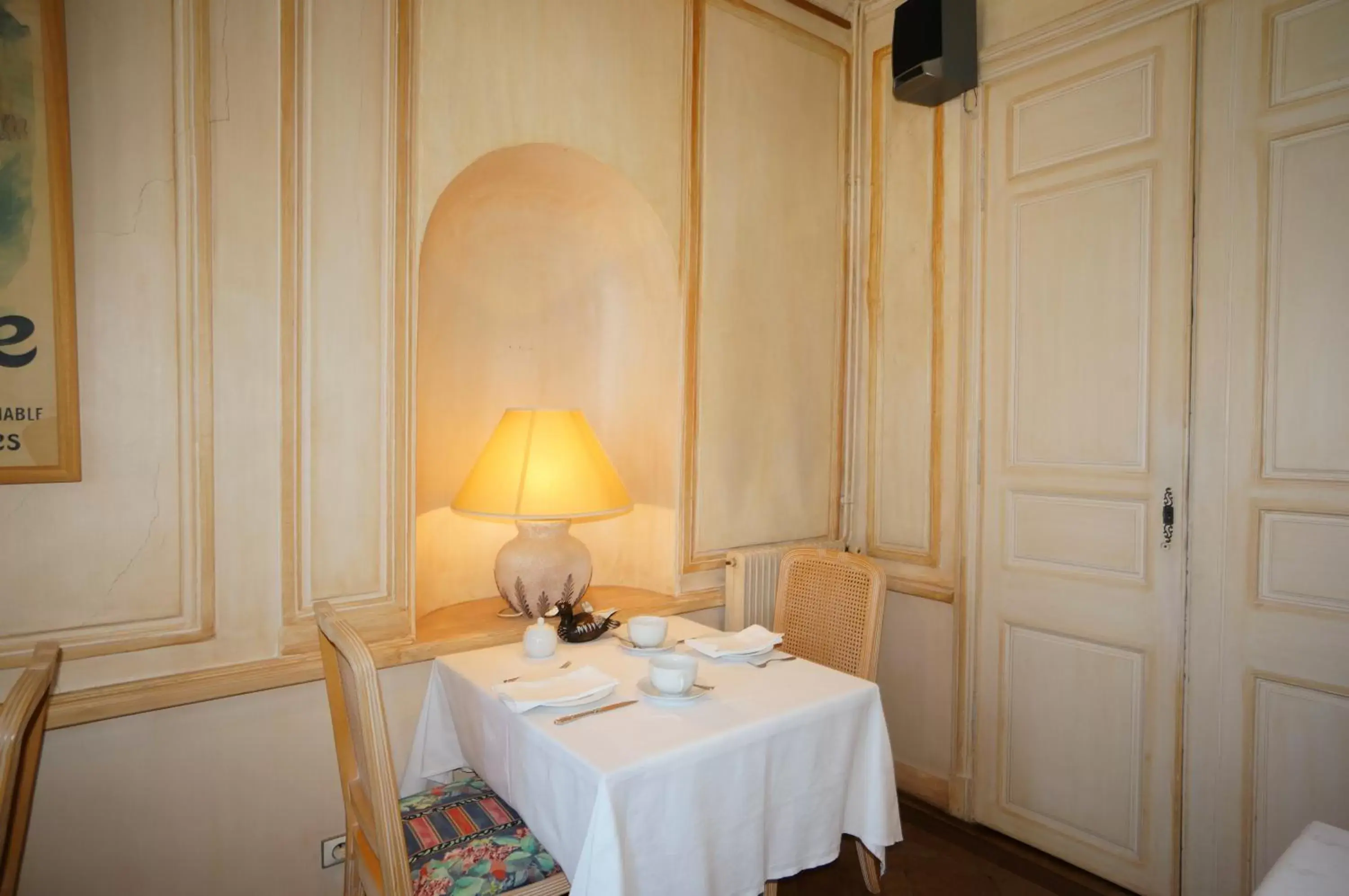 Continental breakfast, Dining Area in Les Trois Lys