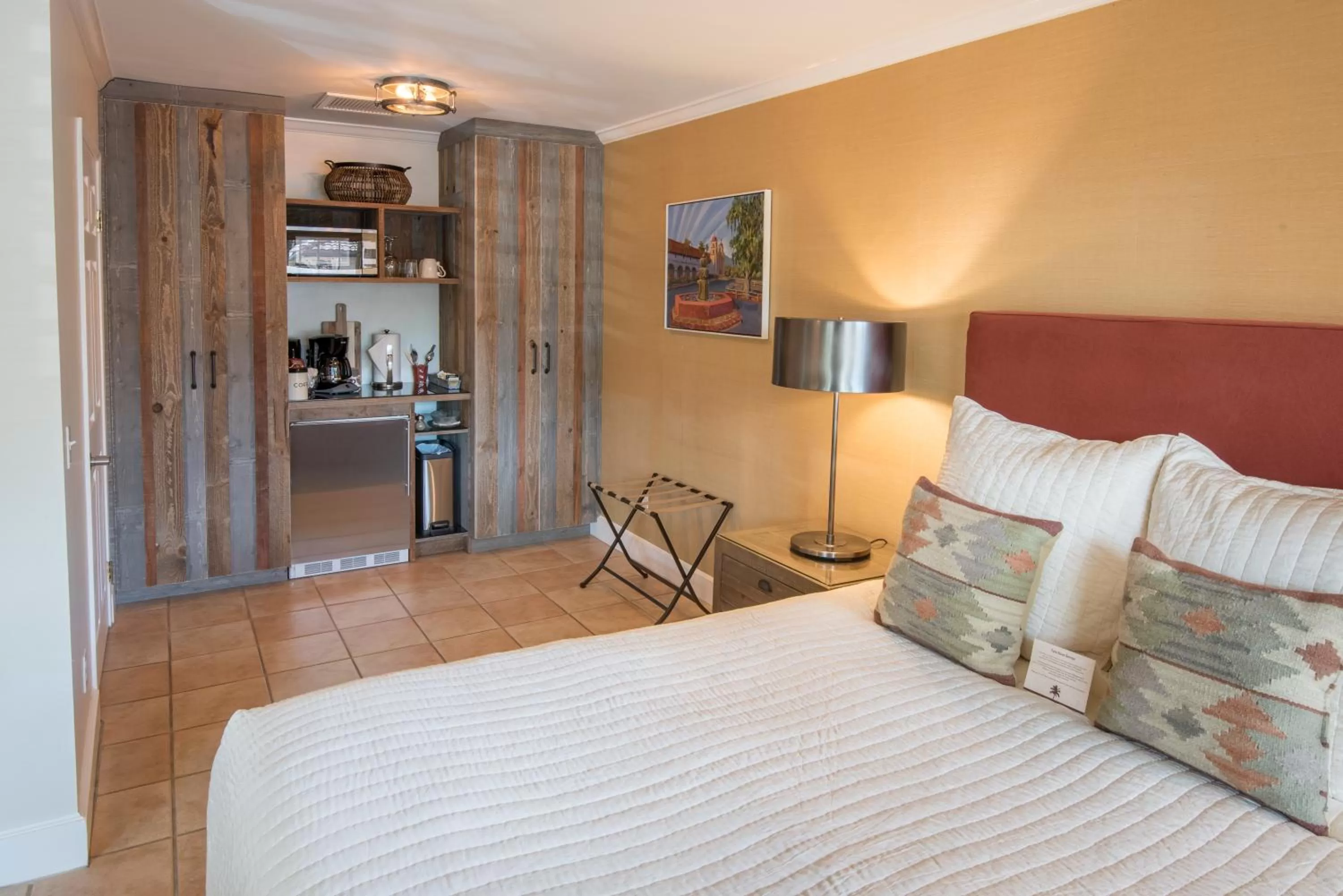 Coffee/tea facilities, Bed in Harbor House Inn