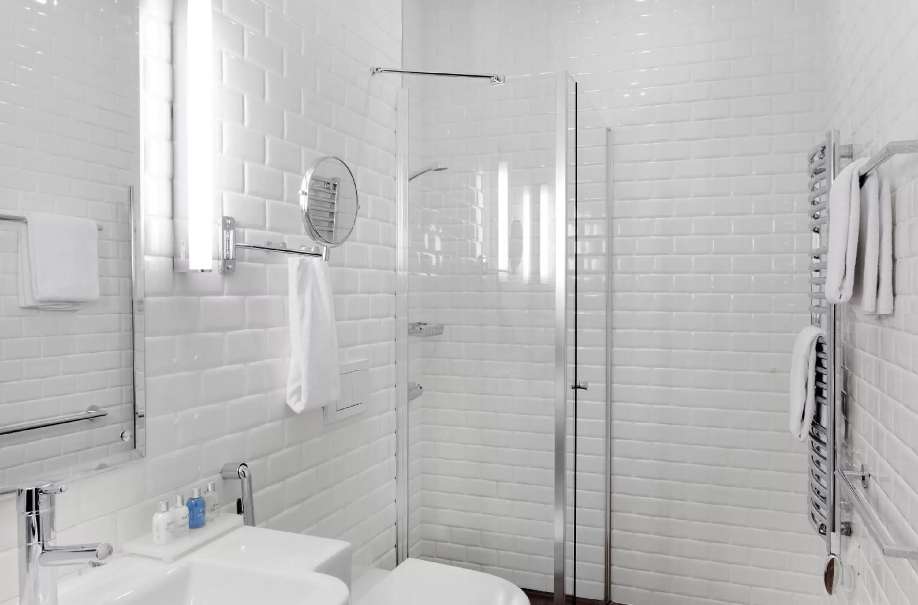 Shower, Bathroom in Radisson Blu Aleksanteri Hotel, Helsinki