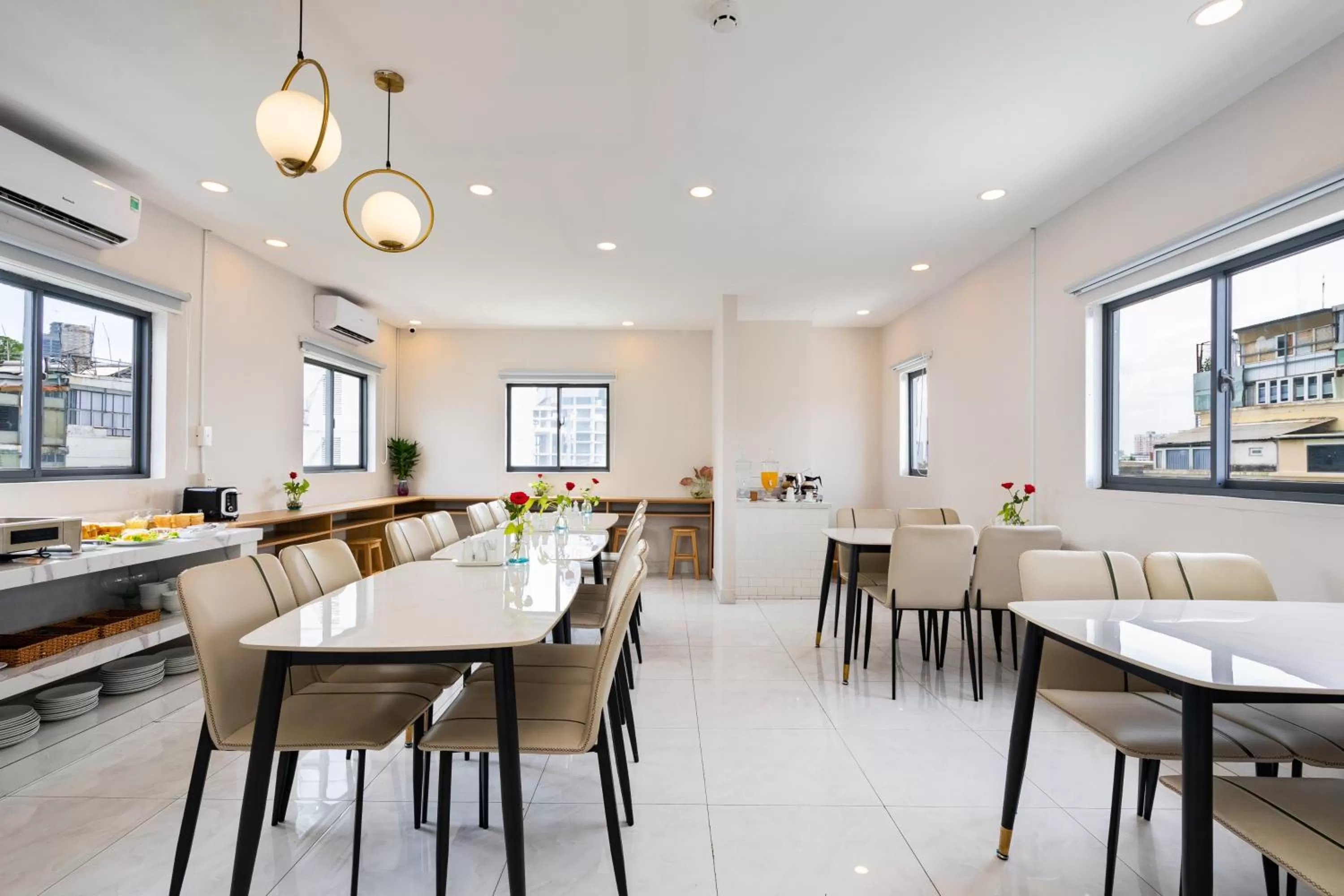 Restaurant/places to eat in A&A Toronto Hotel