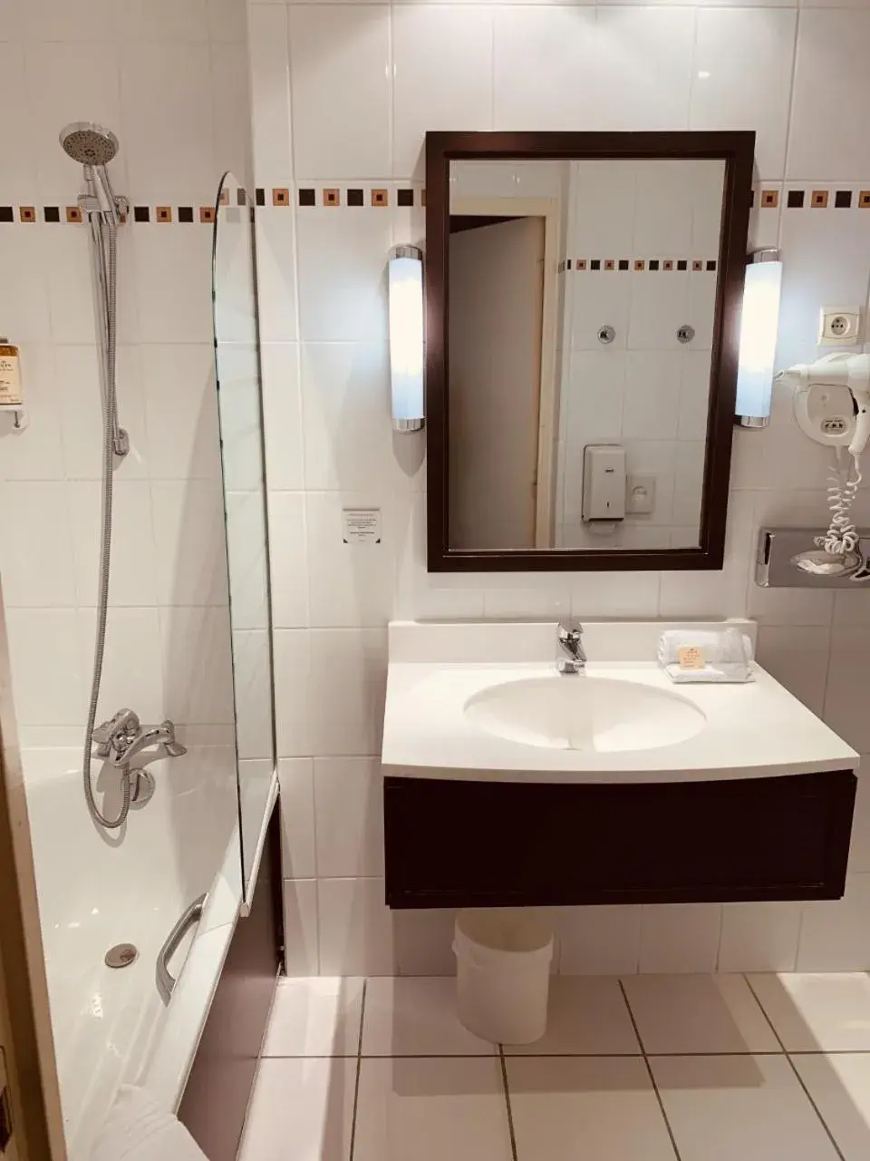 Bathroom in Hotel Mercure Rennes Cesson