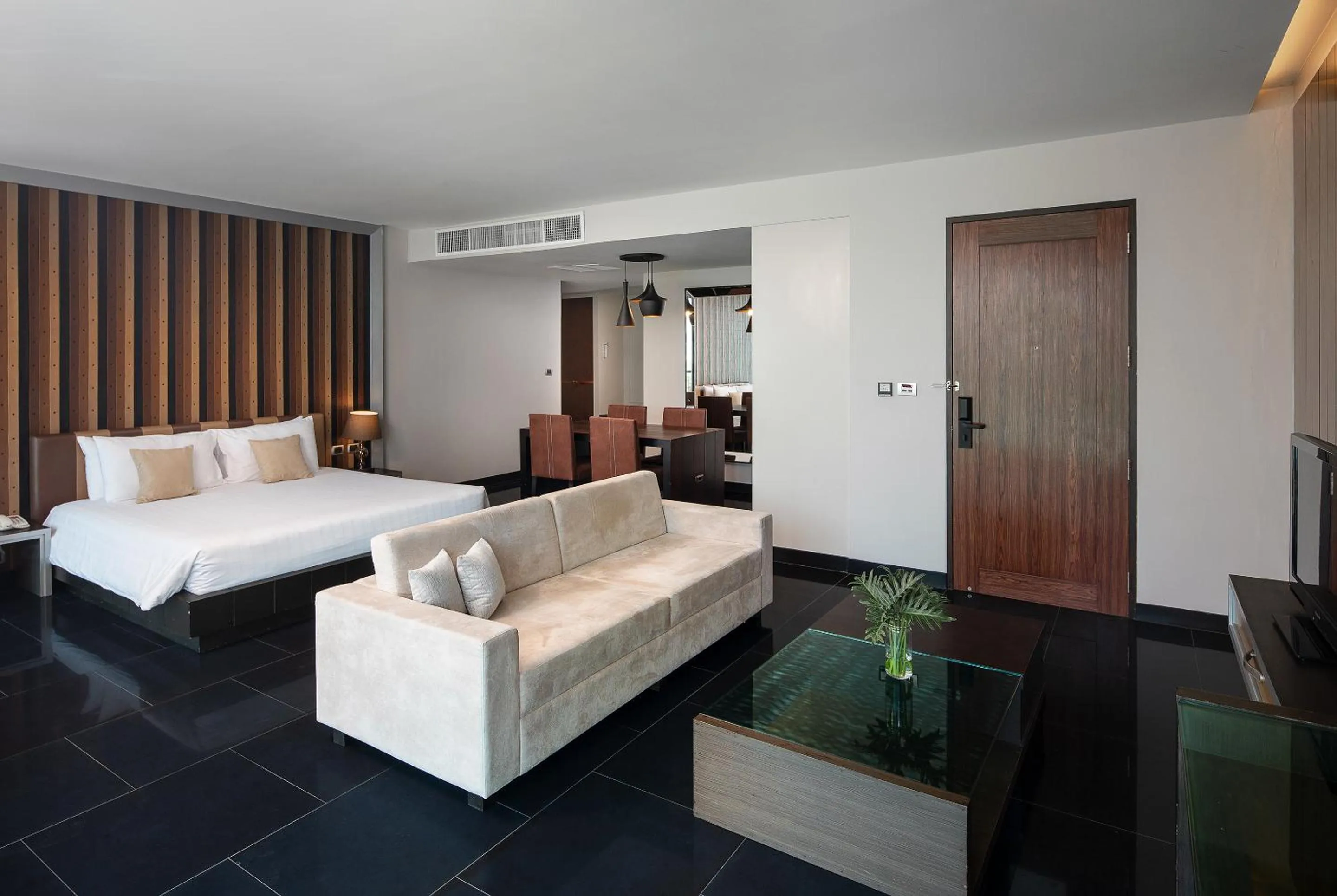 Photo of the whole room, Bed in Way Hotel Pattaya