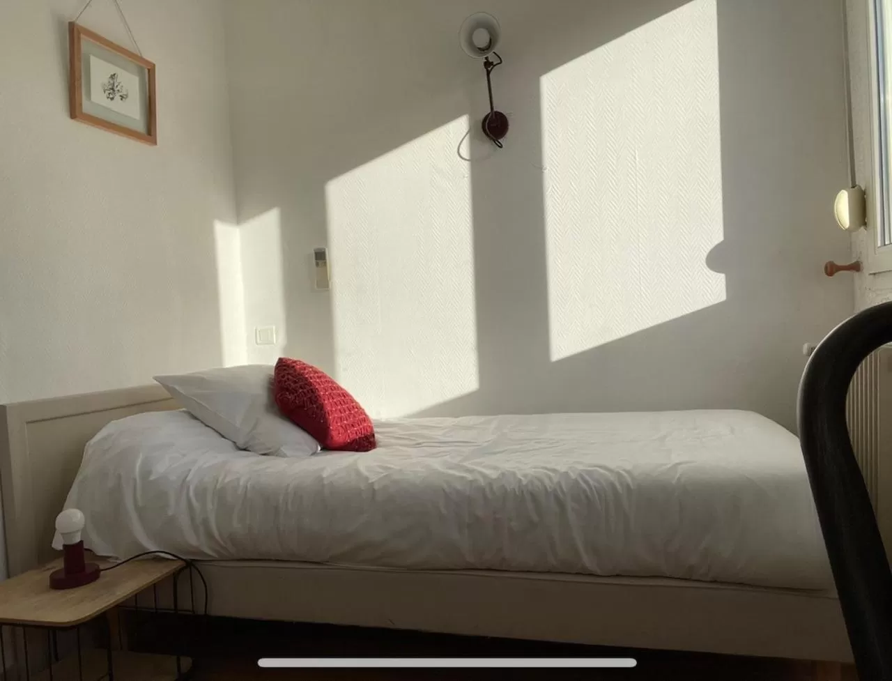 Photo of the whole room, Bed in Hôtel Le Thurot- Dijon Centre ville Gare