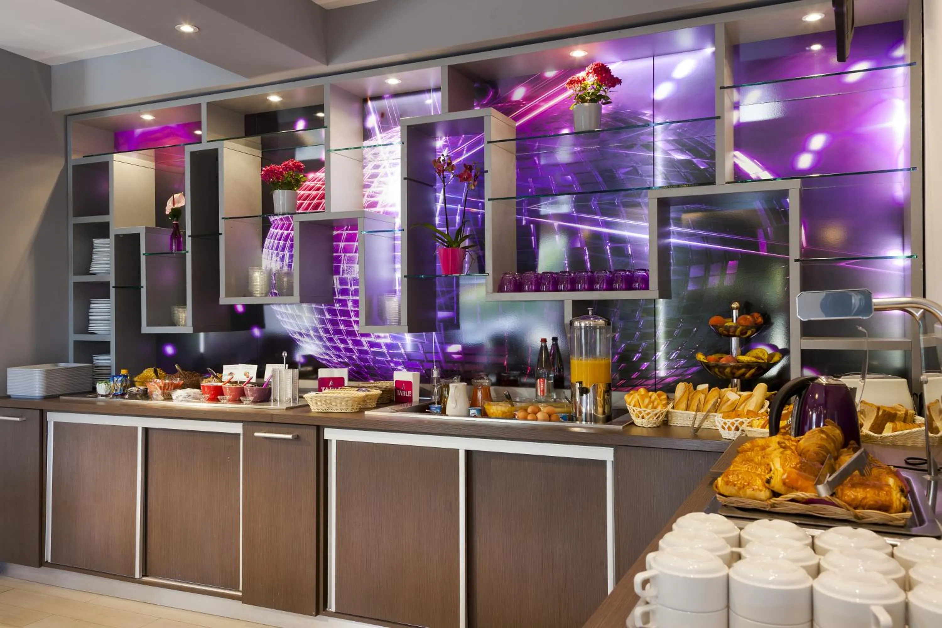 Buffet breakfast in Comfort Hotel Orléans Olivet