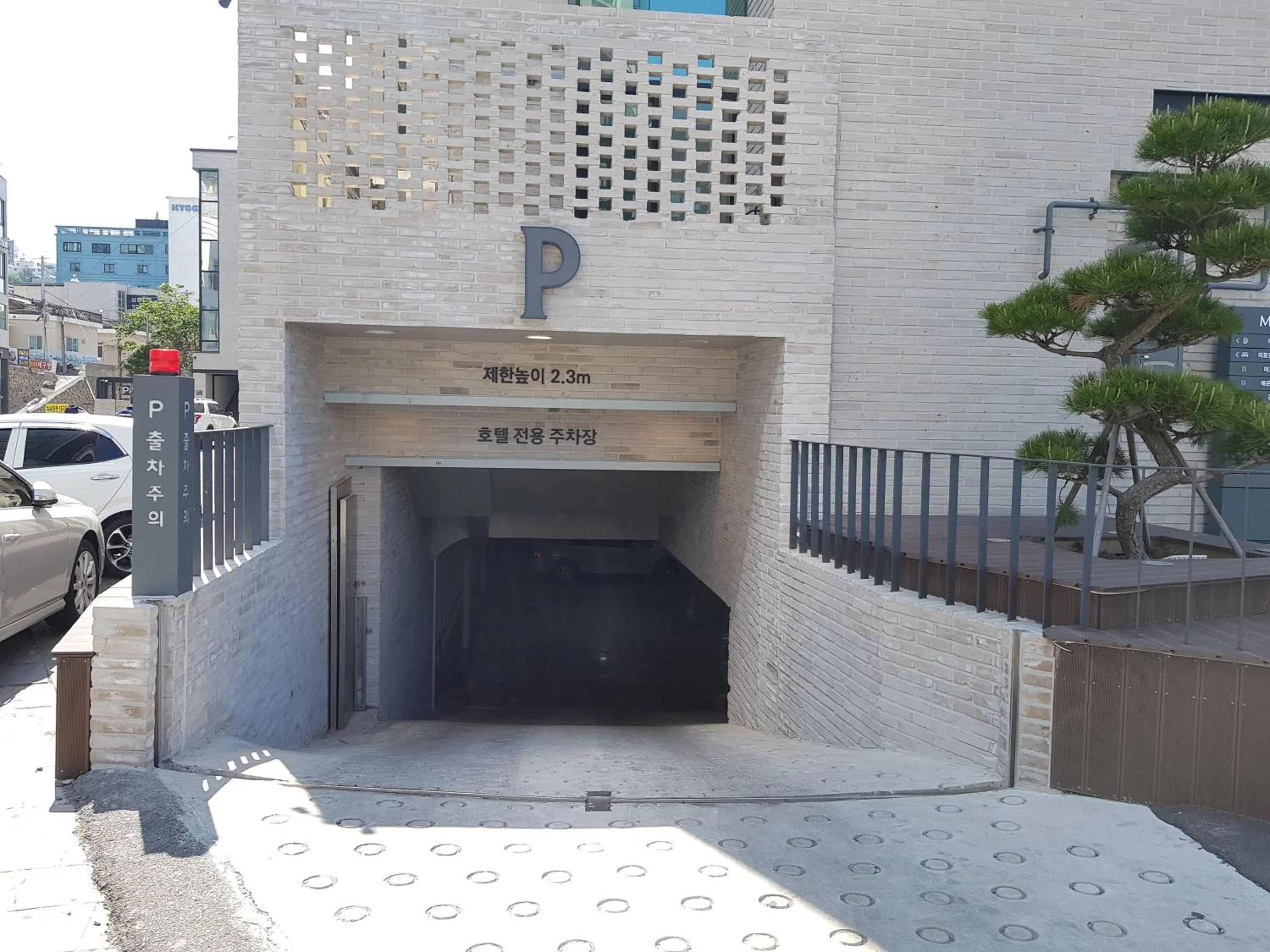Facade/entrance in Mipo Oceanside Hotel
