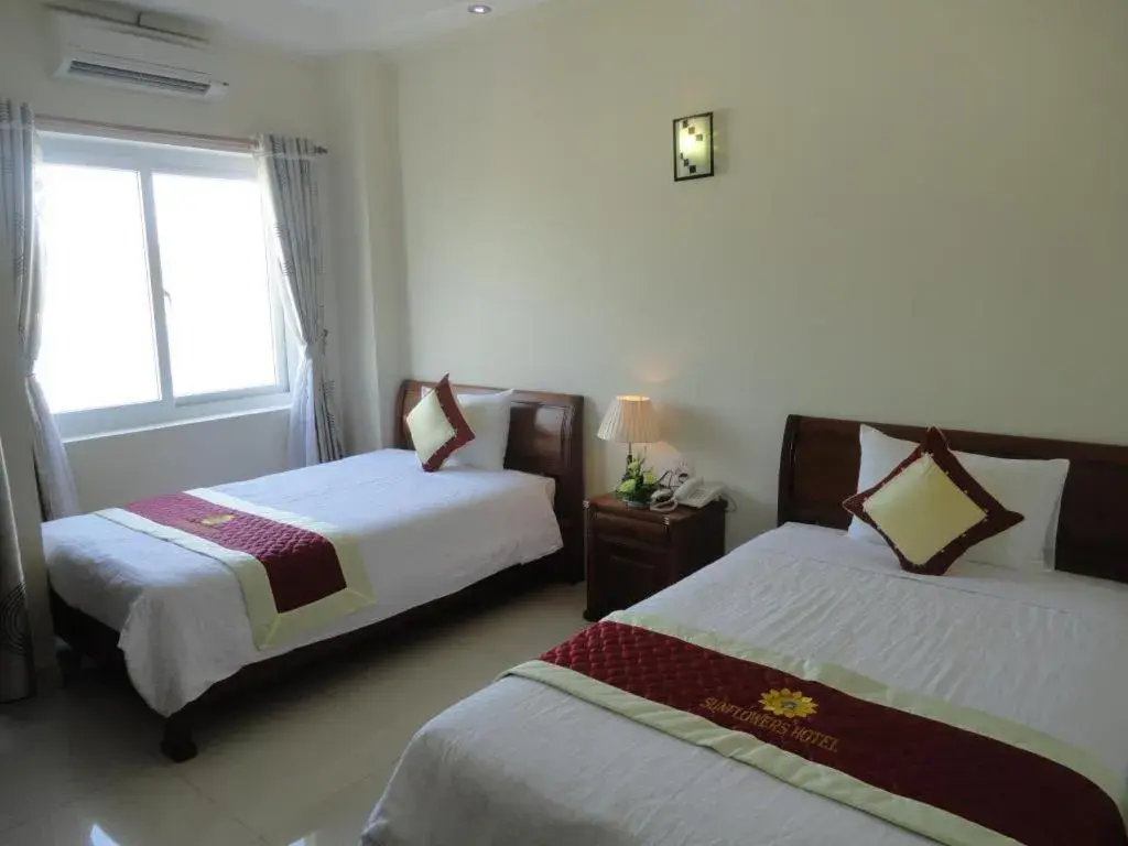 Bed in Hoang Yen Canary Hotel