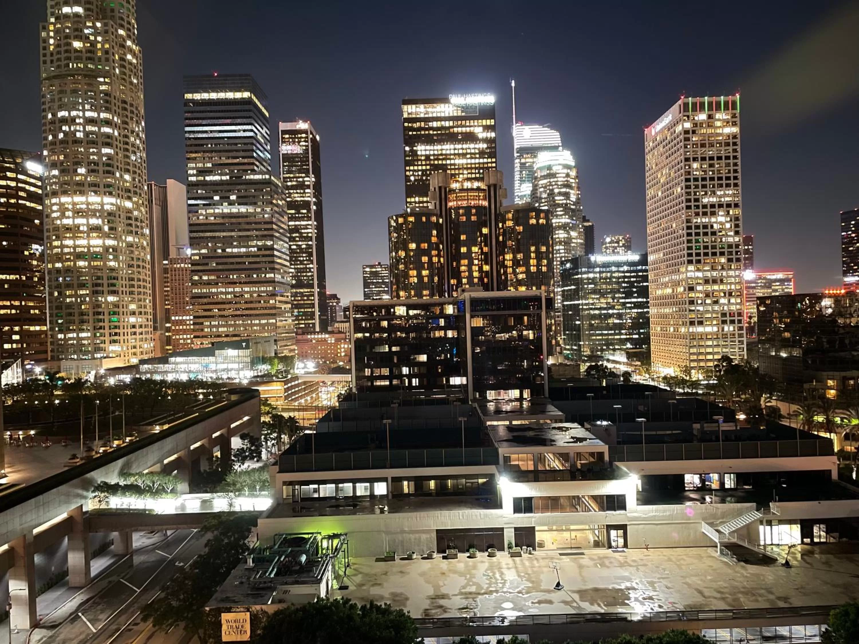 City view in Amazing DTLA View 1bd Full Kitchen Free Private Parking.