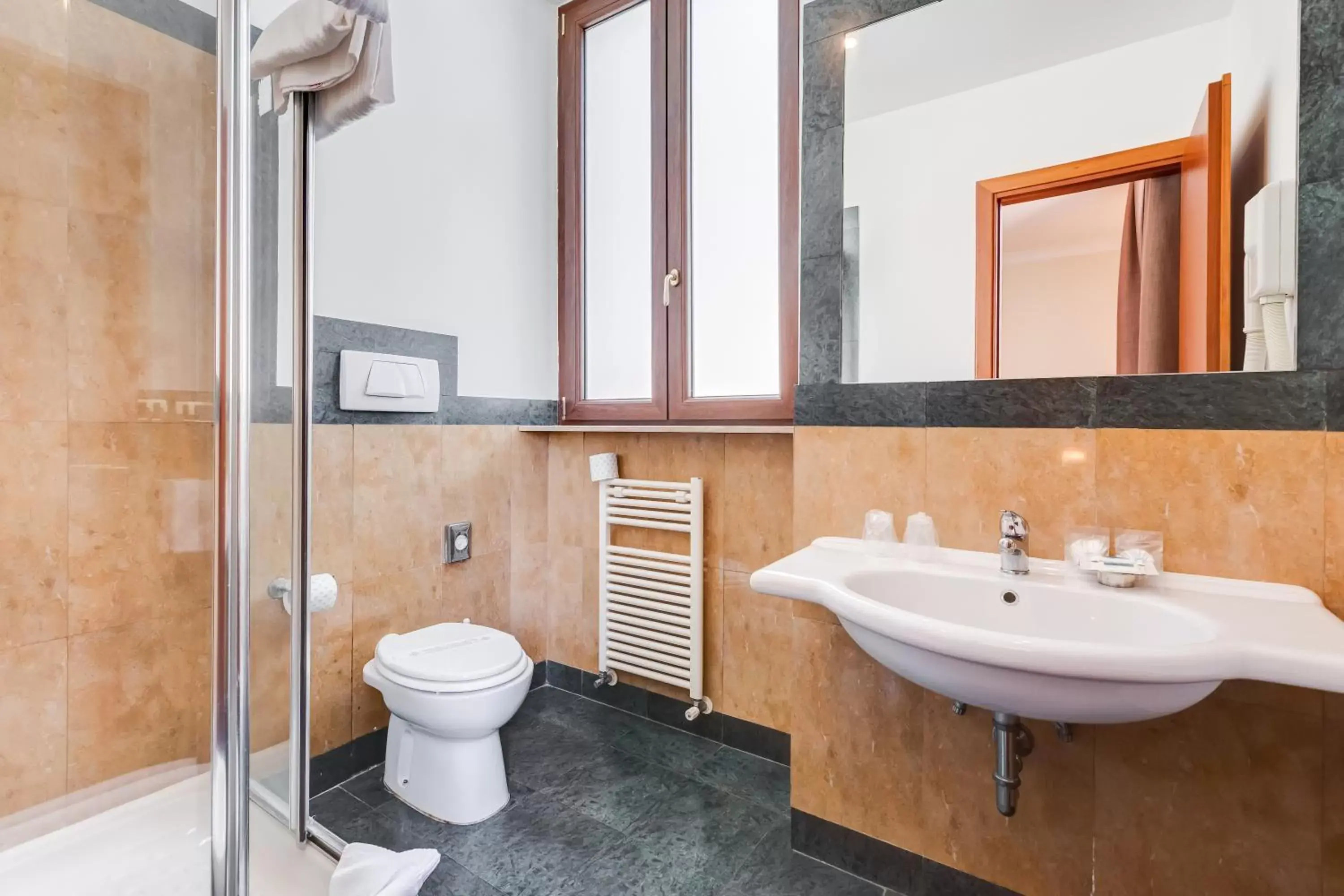 Bathroom in Romoli Hotel