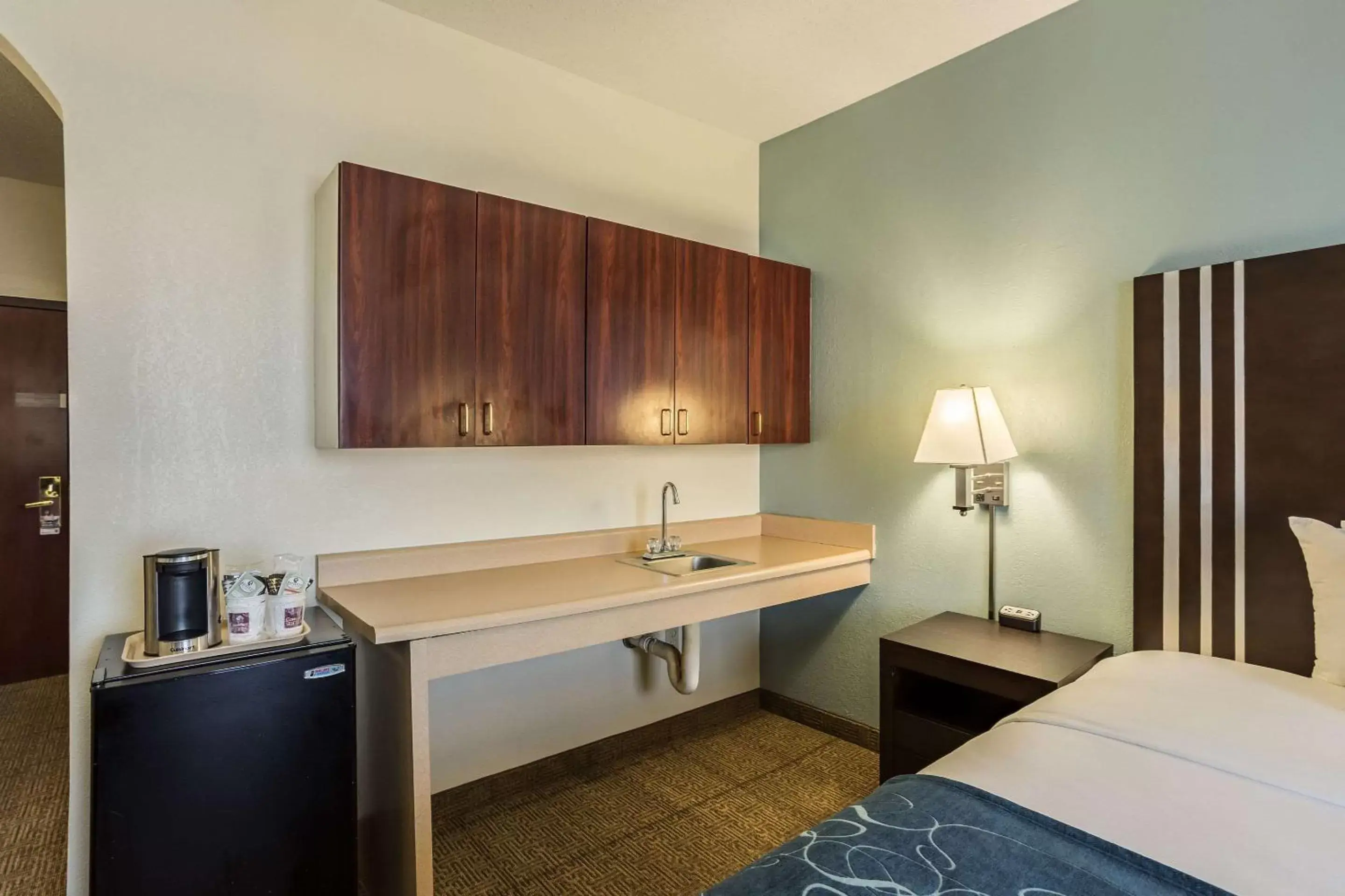 Photo of the whole room, Bathroom in Comfort Suites New Orleans East