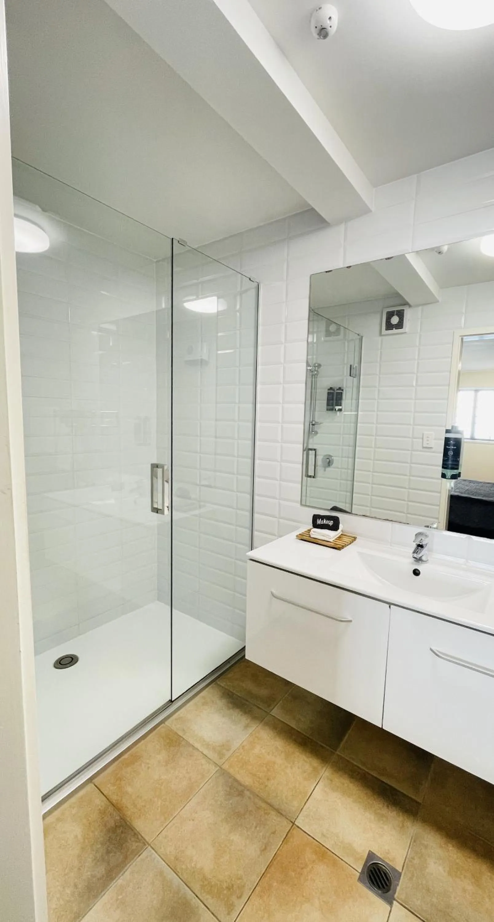Shower in City Suites