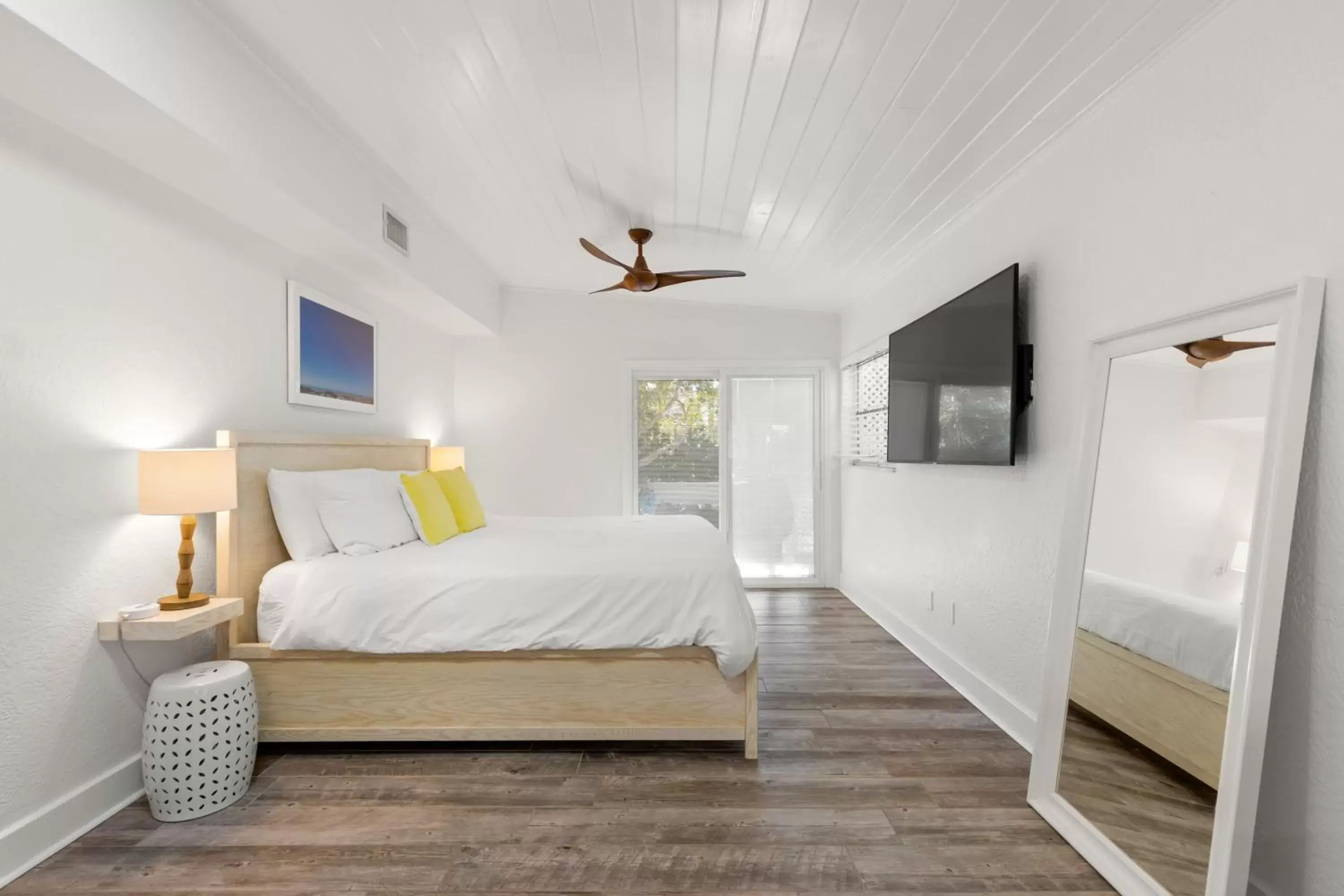 Bedroom, Bed in Inn on the Beach