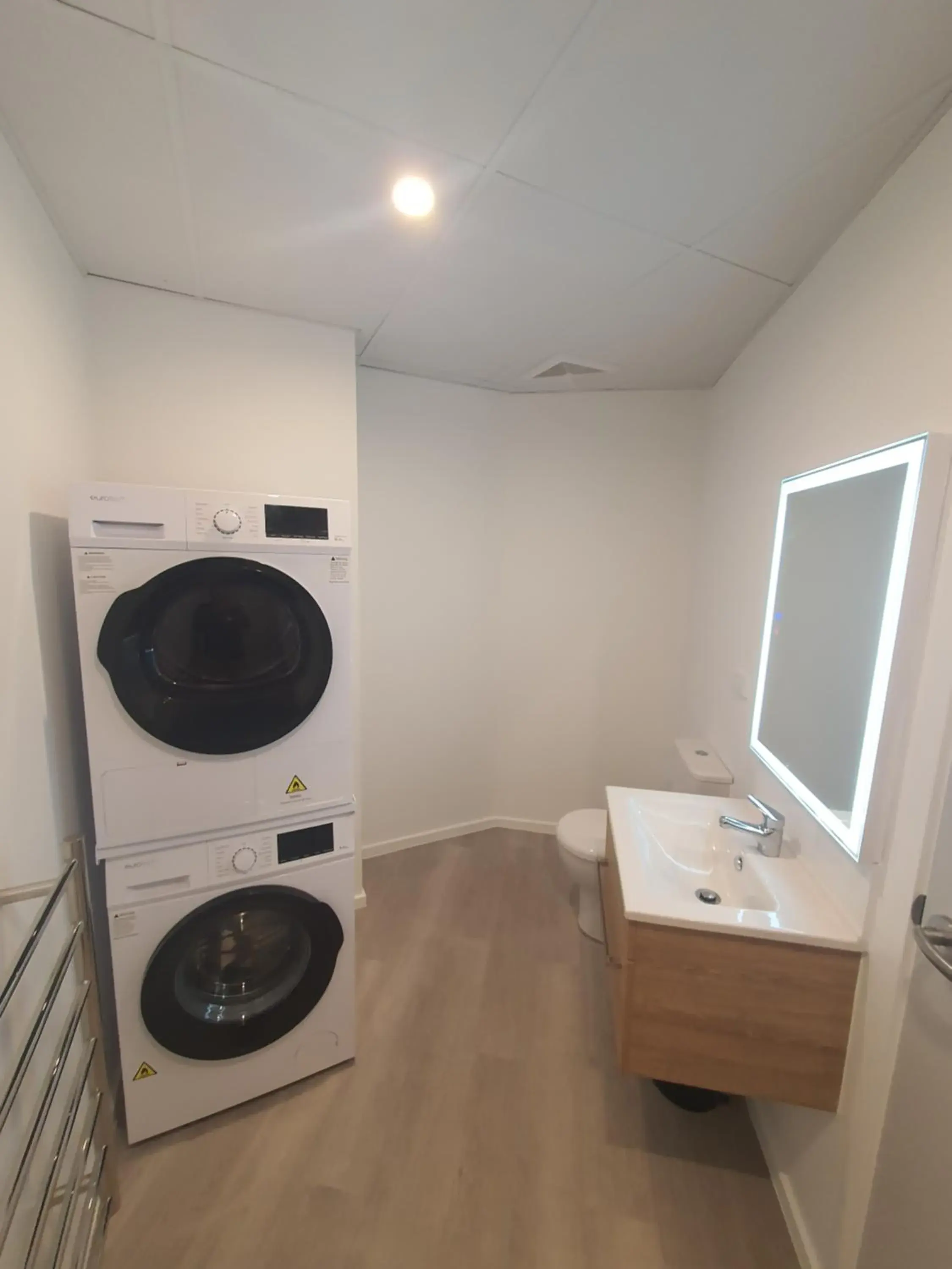 washing machine, Bathroom in La Quinta by Wyndham Ellerslie Auckland