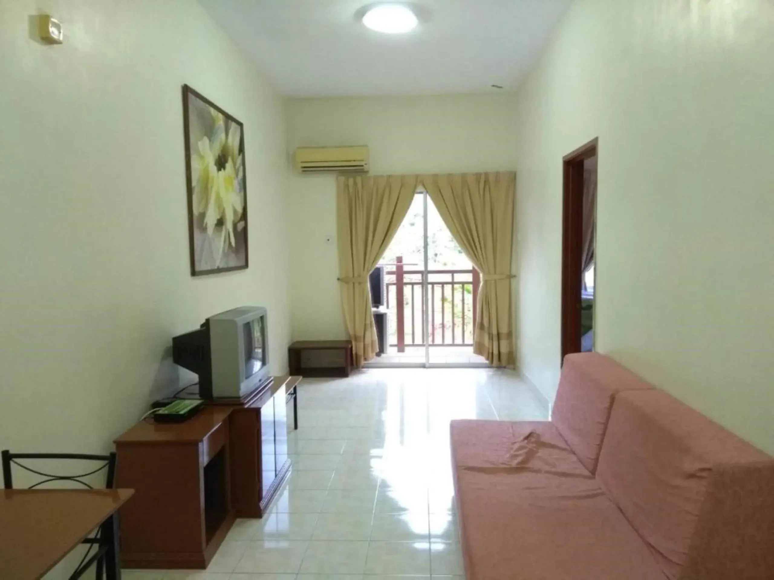 Bedroom, Seating Area in OYO HOME 90301 Suria Service Apartments @ Bukit Merak Laketown Resort