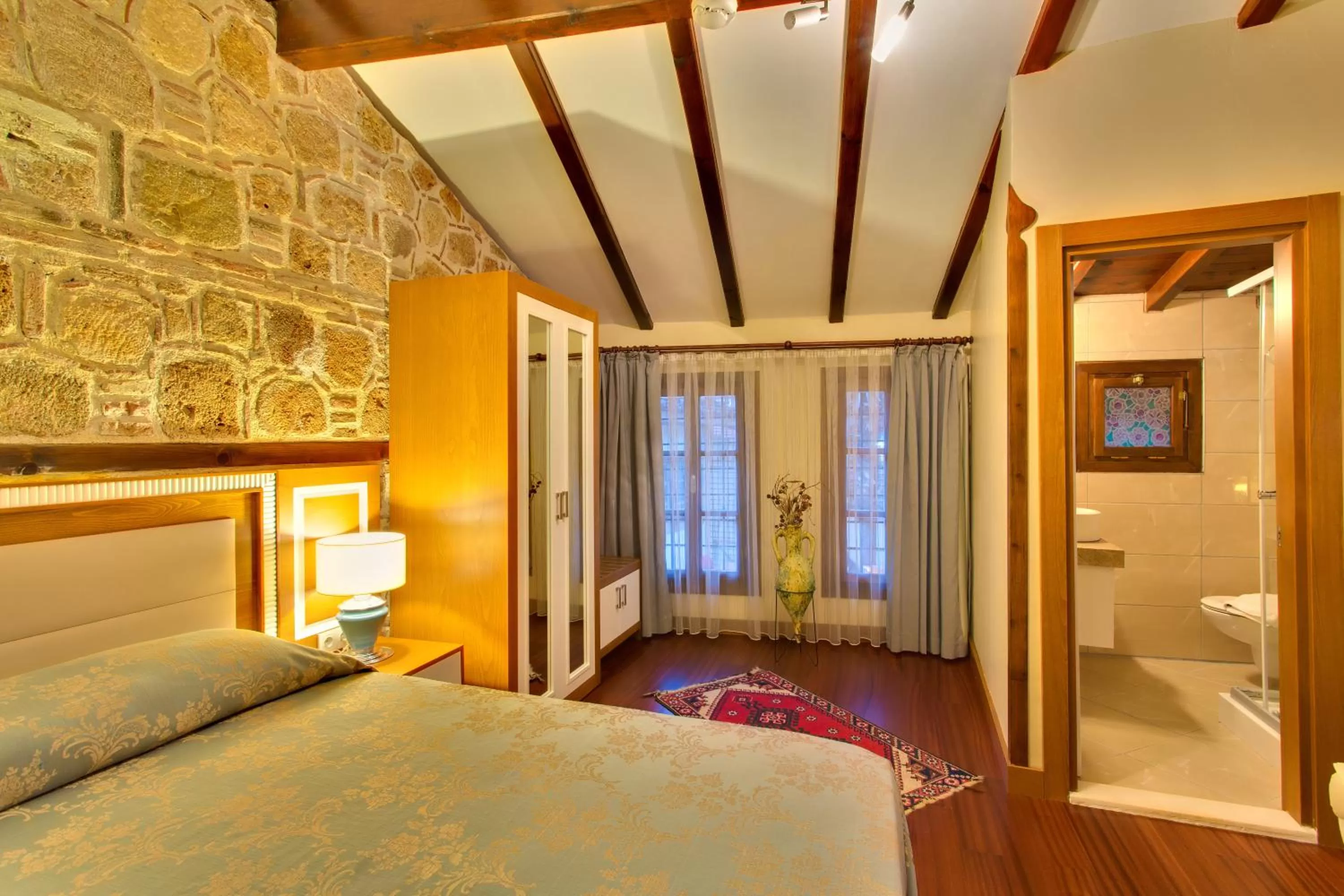 Photo of the whole room, Bed in Dogan Hotel