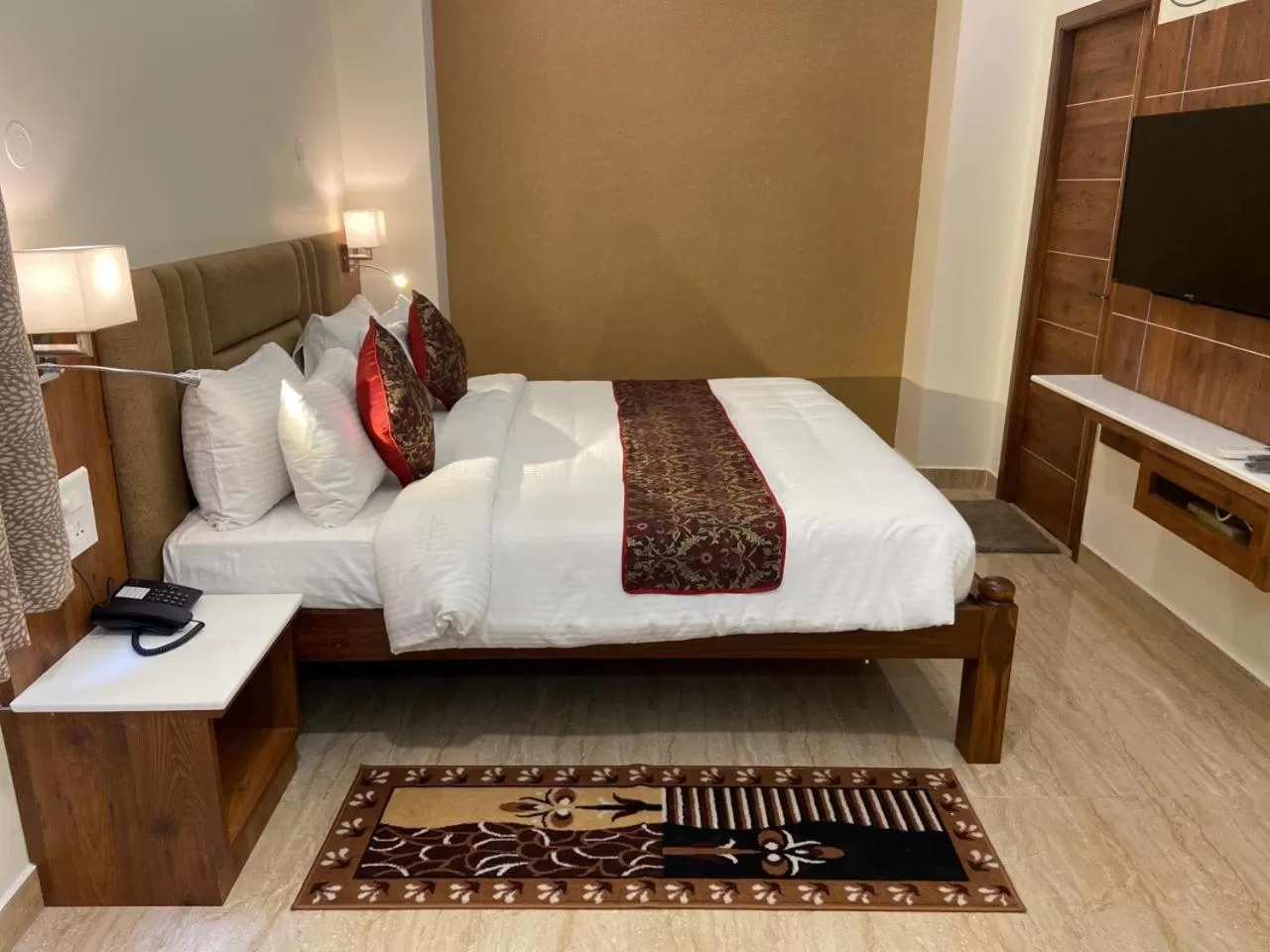 Bed in Le Shiv Executive Suite