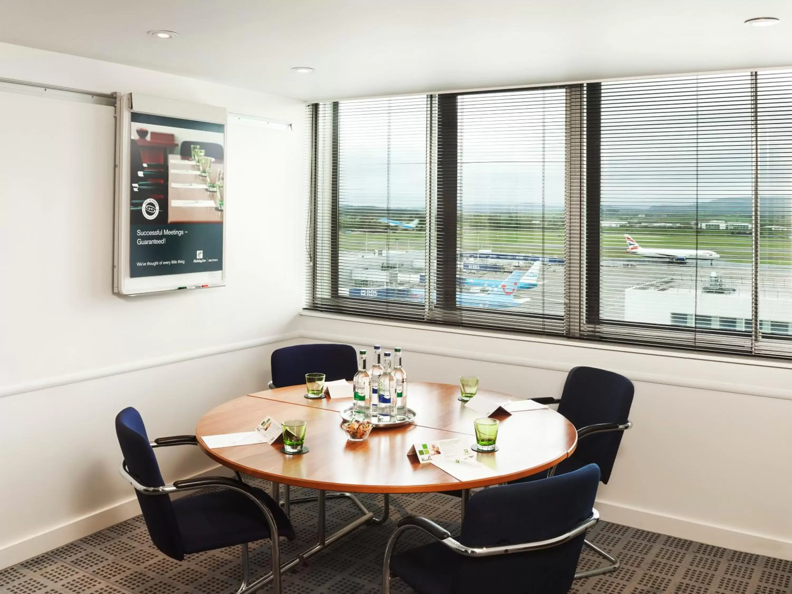 Meeting/conference room, Restaurant/Places to Eat in Holiday Inn - Glasgow Airport, an IHG Hotel