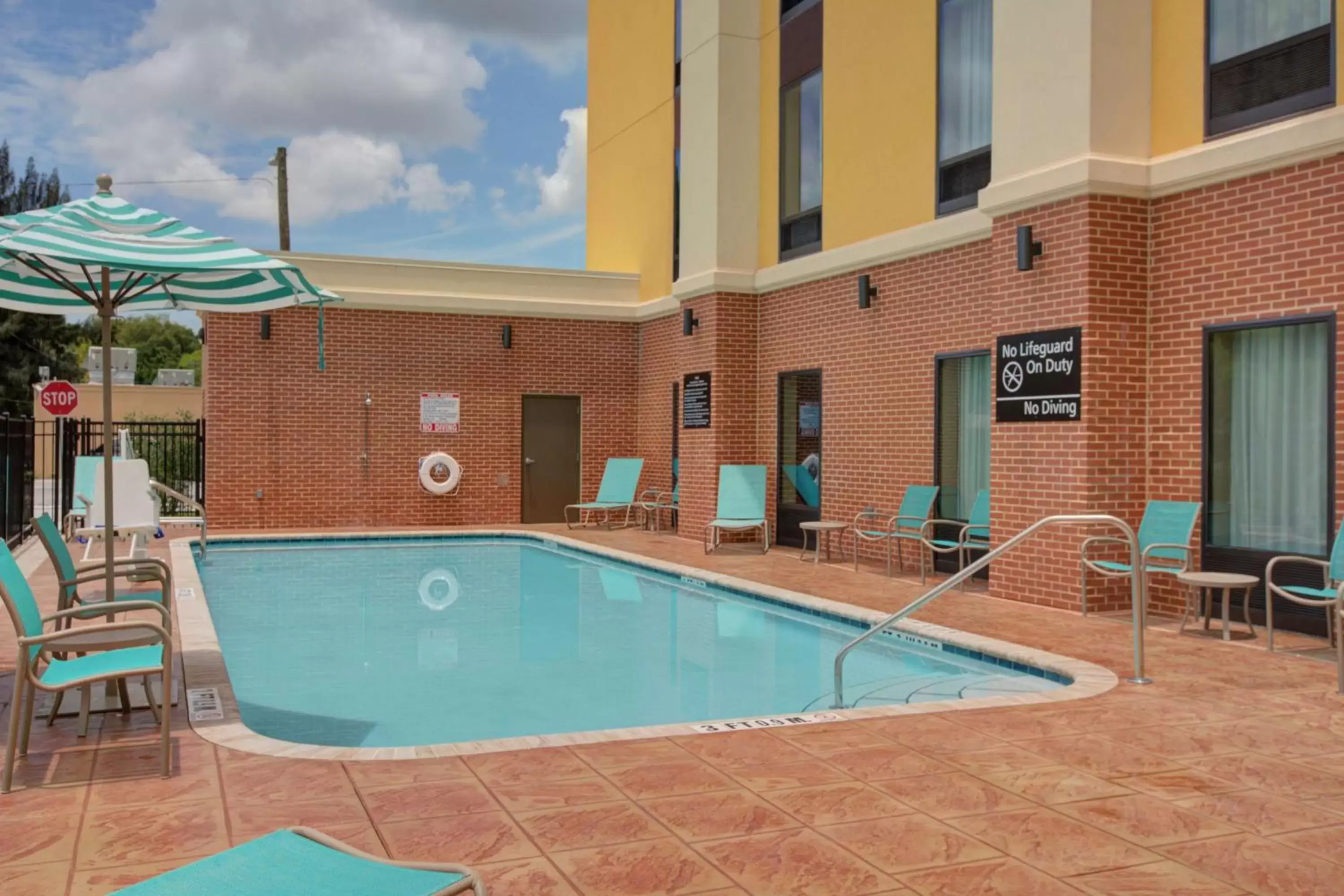 Sports, Swimming Pool in Hampton Inn & Suites by Hilton Tampa Busch Gardens Area
