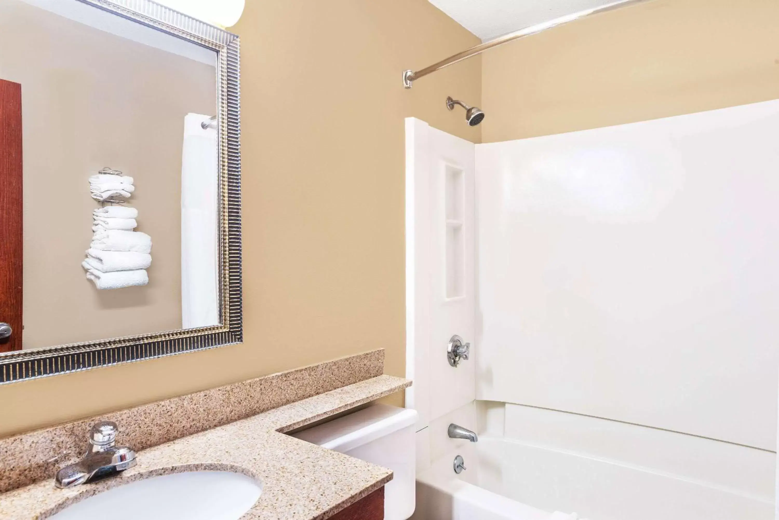 Double Room - Disability Access/Non-Smoking in Super 8 by Wyndham Tilton/Lake Winnipesaukee Double Room - Disability Access/Non-Smoking in Super 8 by Wyndham Tilton/Lake Winnipesaukee