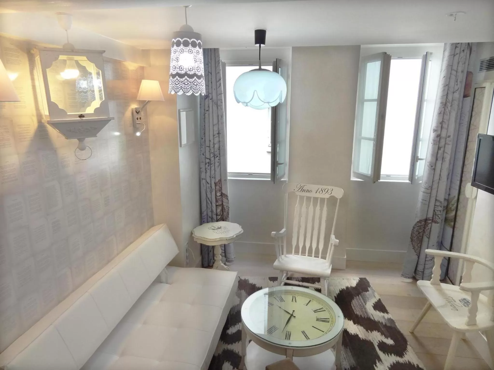 Living room in Le Pavillon Hotel