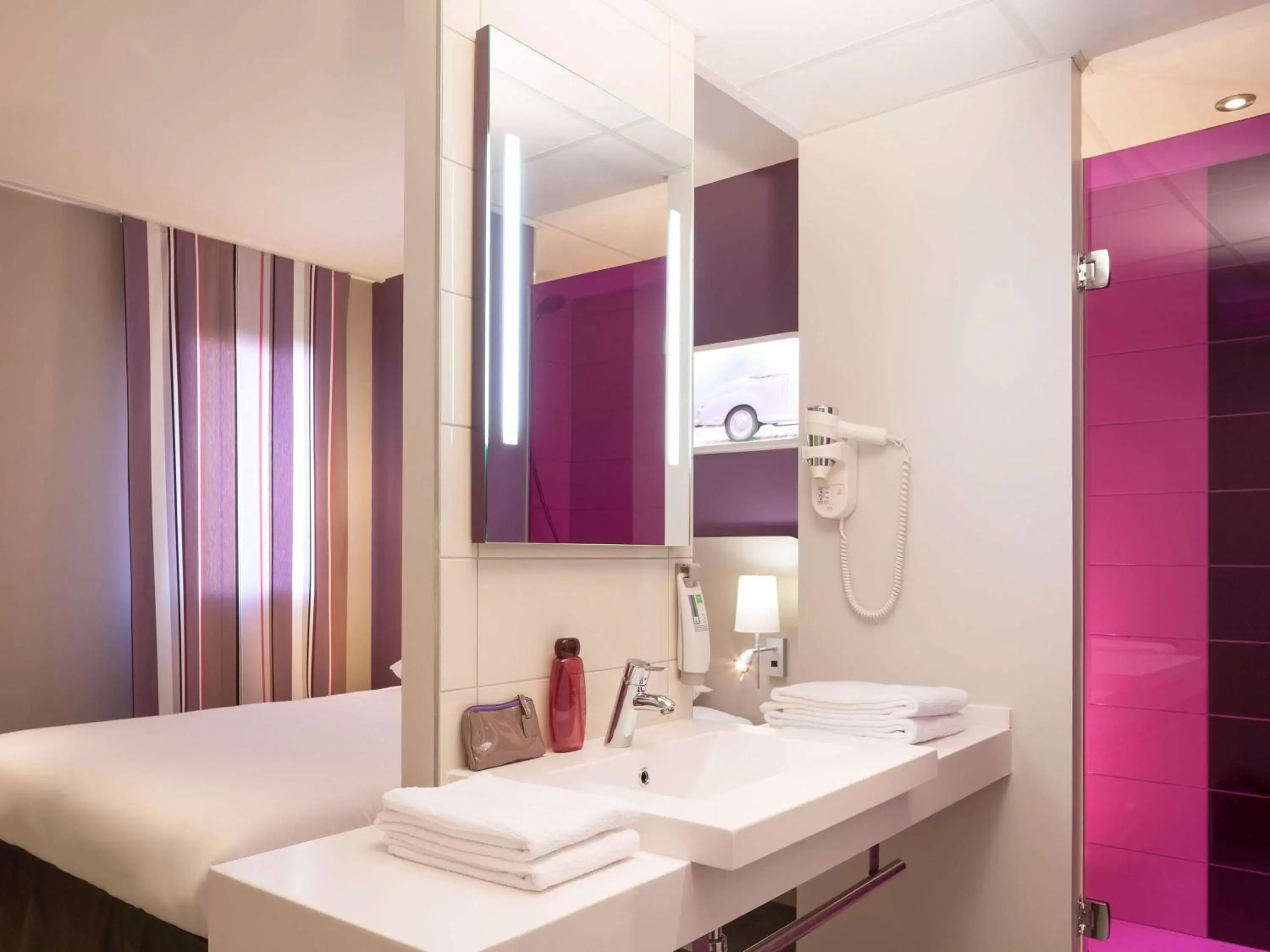 Photo of the whole room, Bathroom in ibis Styles Montbéliard