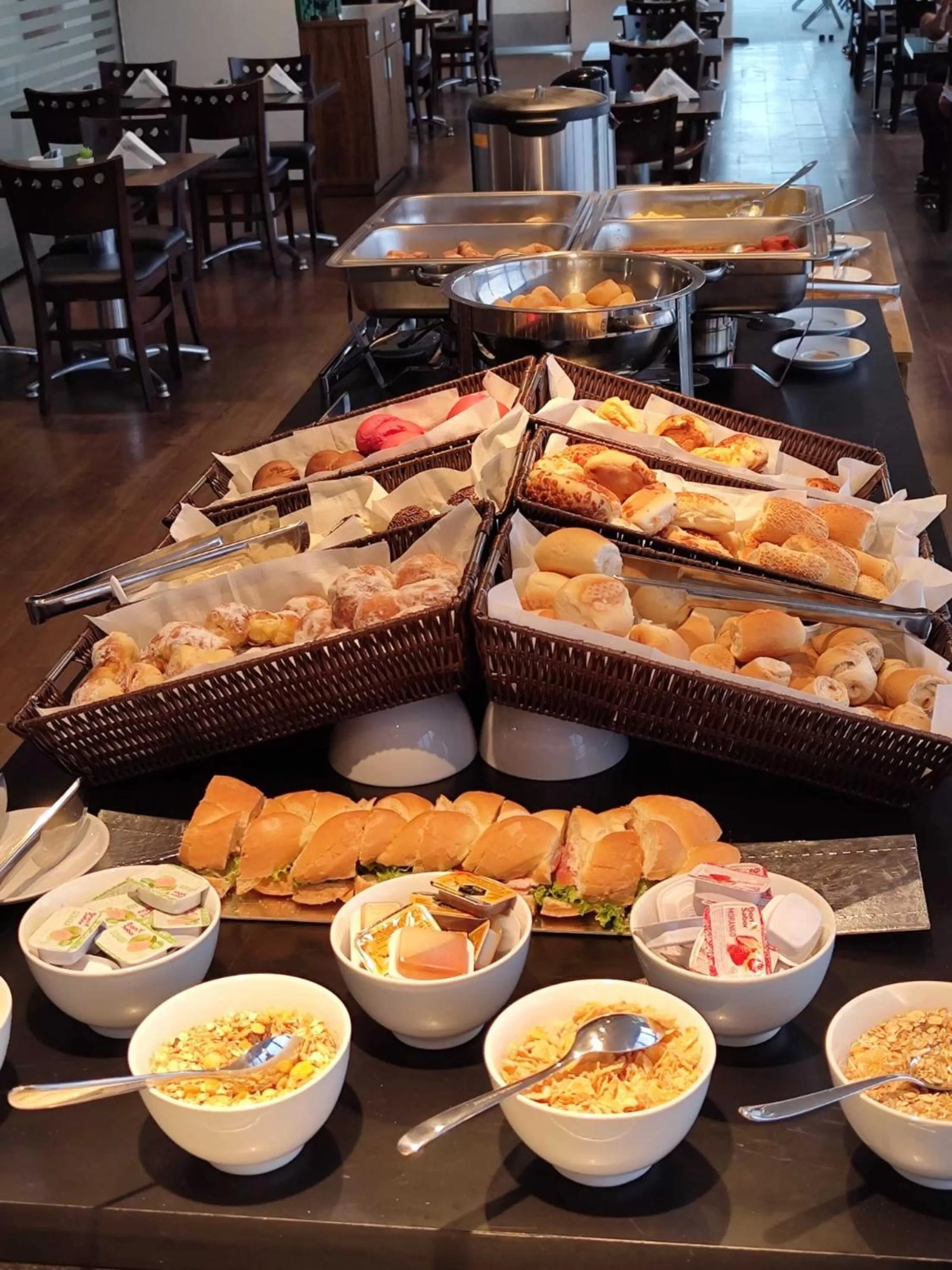 Breakfast in Summit Suítes Hotel Santos