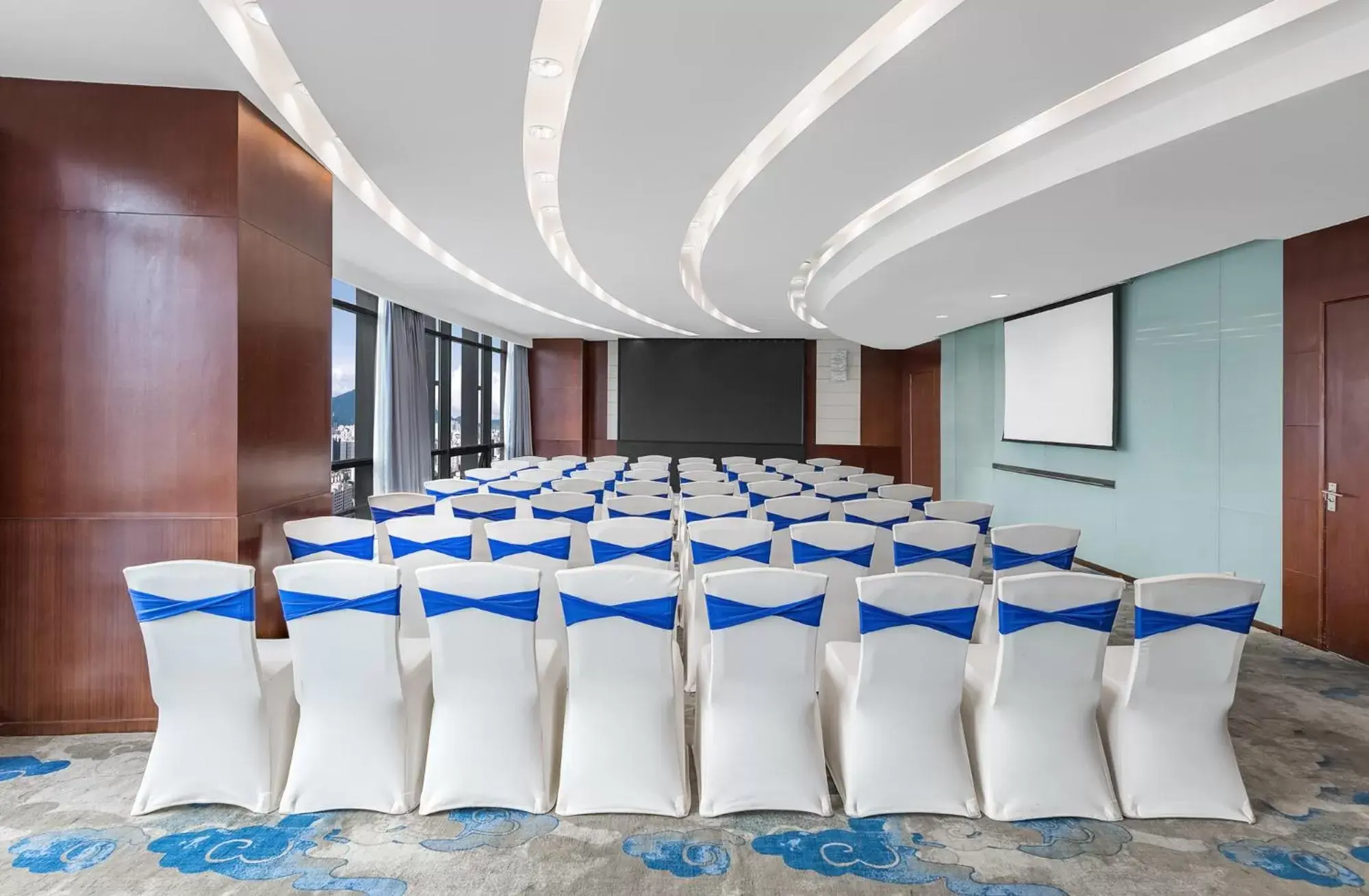 Business facilities in Huaqiang Plaza Hotel Shenzhen