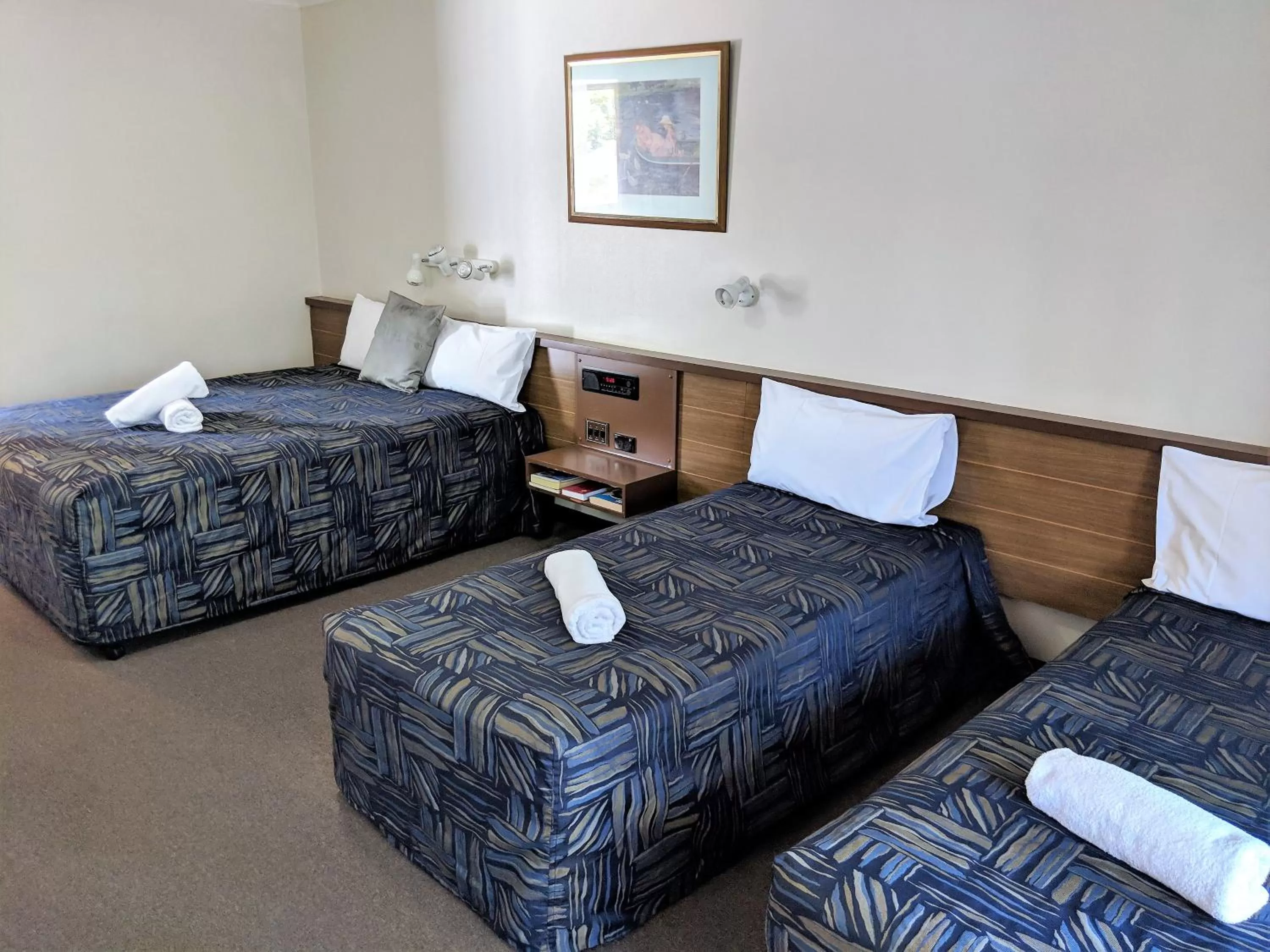 Bedroom, Bed in Miners Lodge Motor Inn