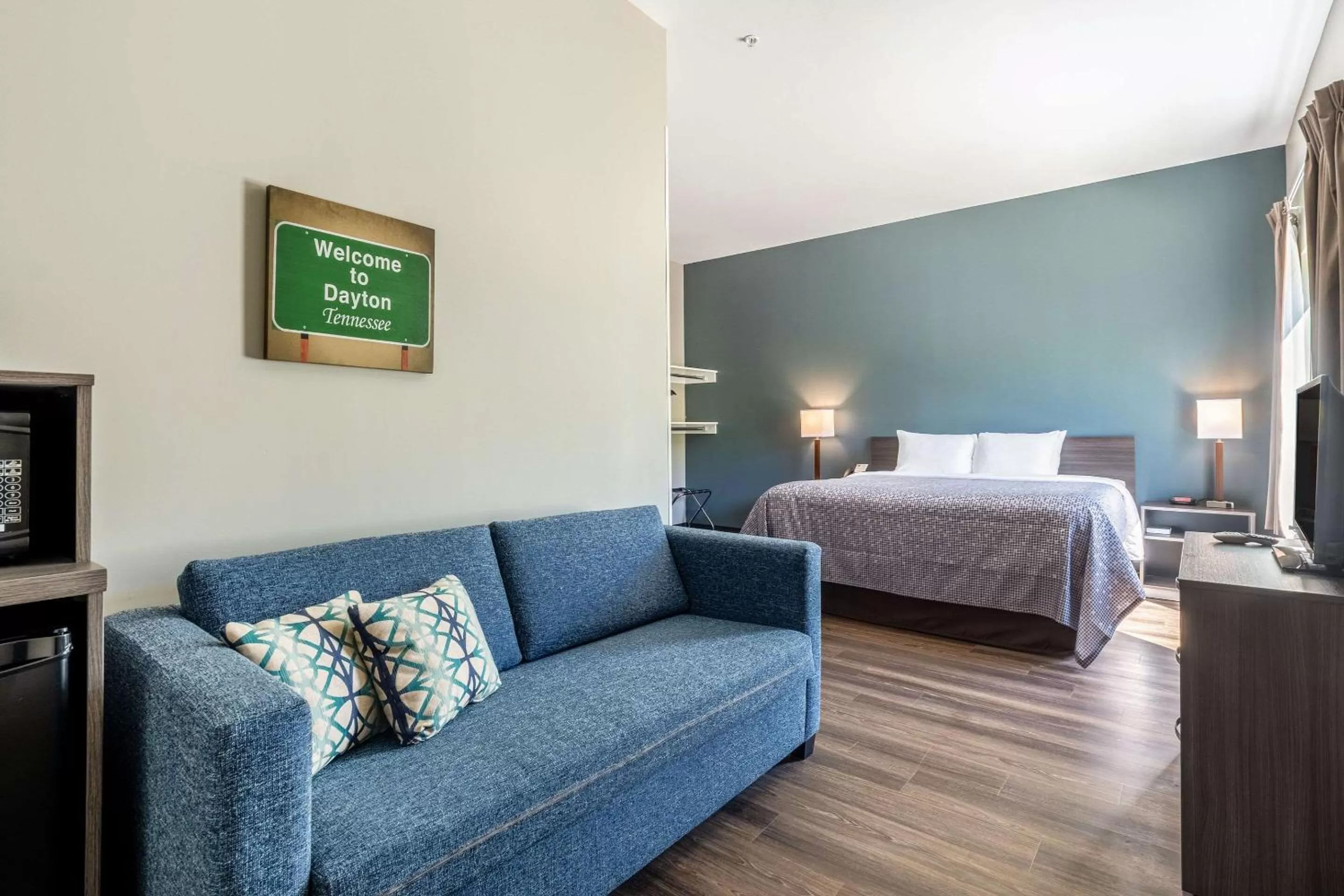 Photo of the whole room, Bed in Econo Lodge