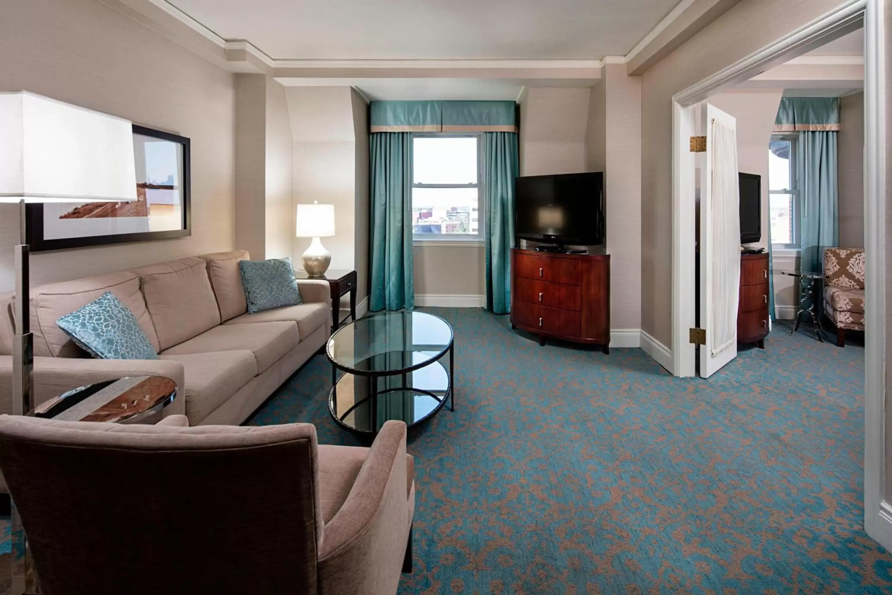 Living room, Seating Area in Delta Hotels by Marriott Bessborough