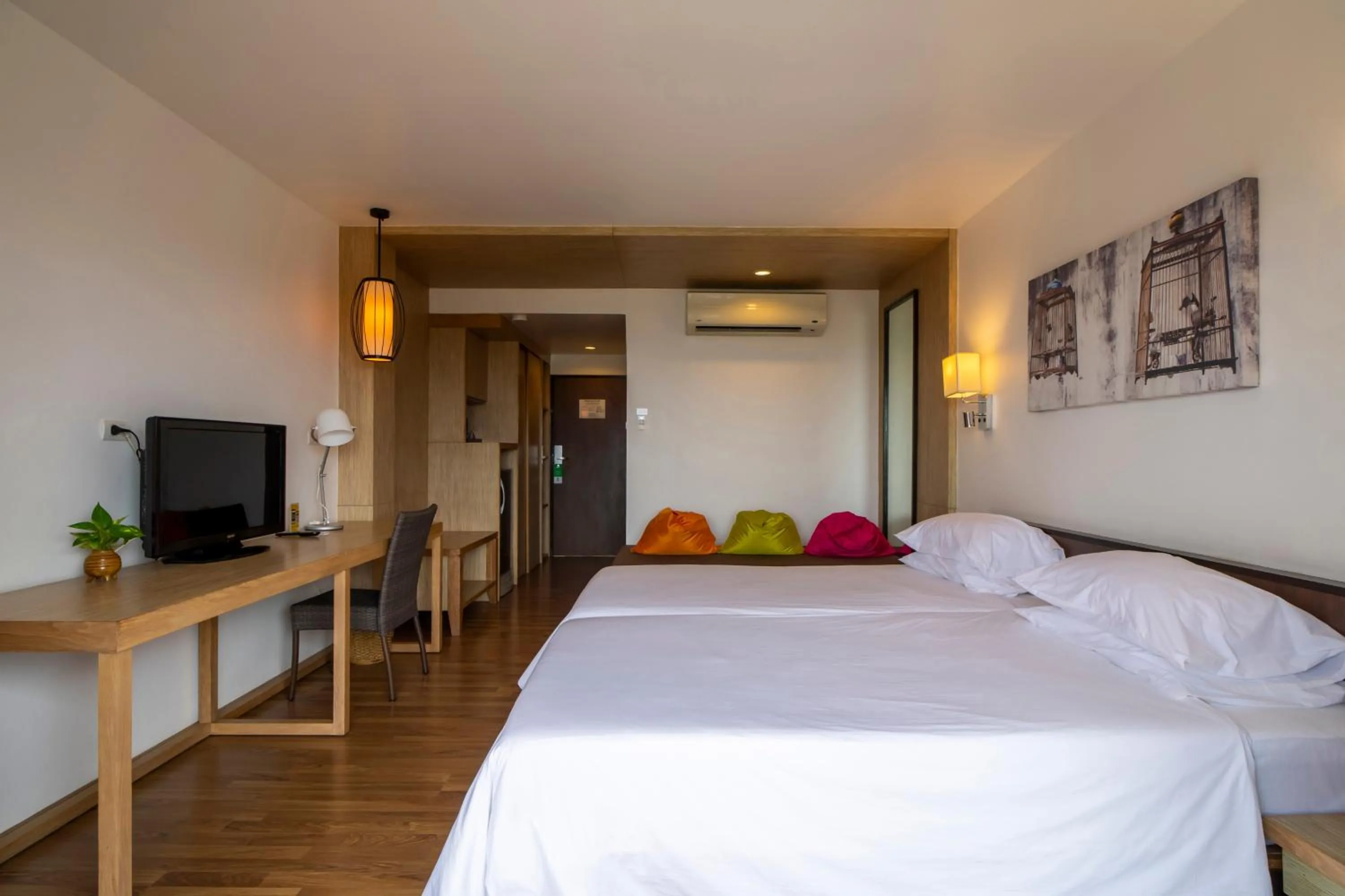 Bed in Best Western Phuket Ocean Resort