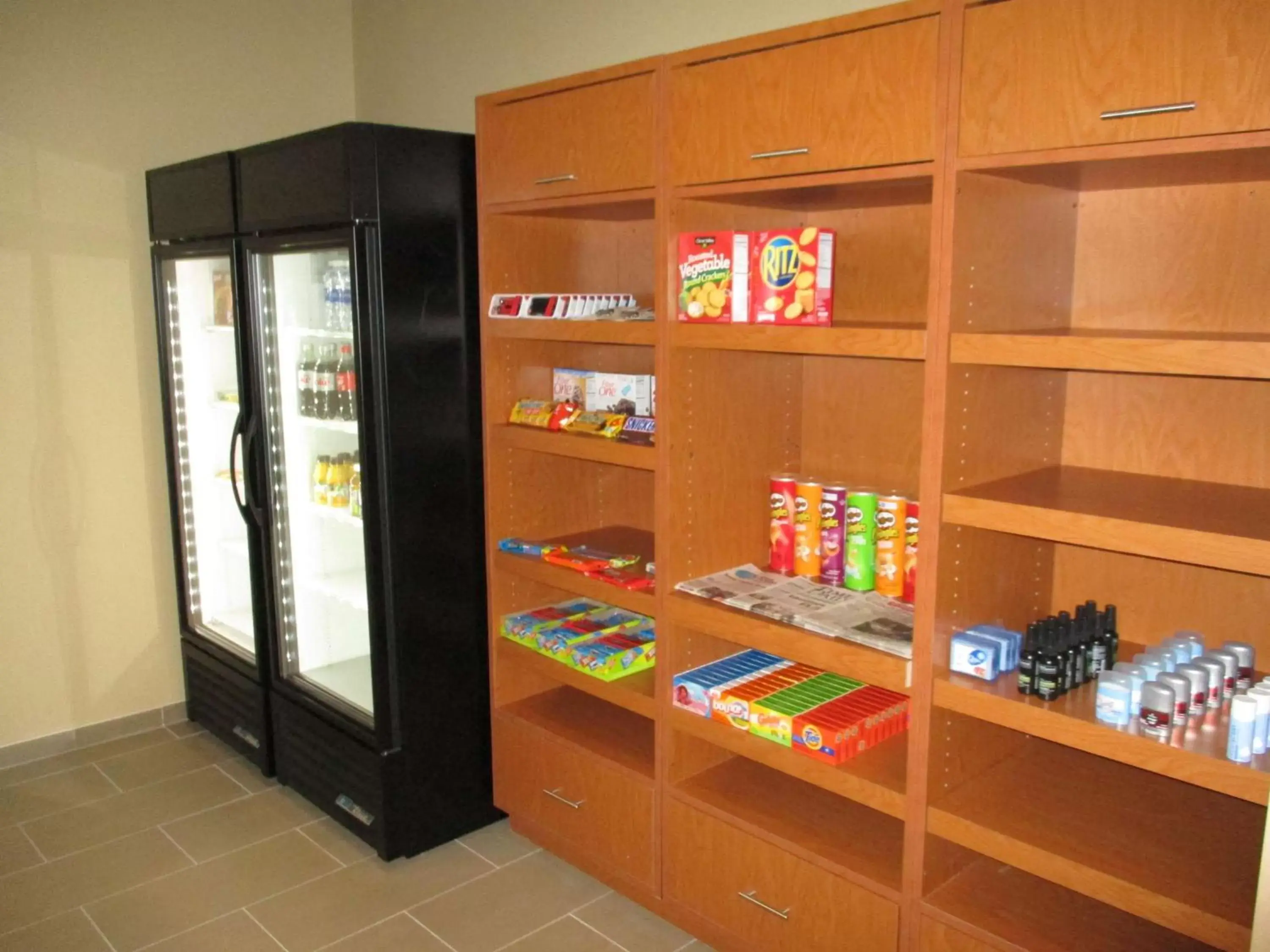 On-site shops, Supermarket/Shops in Best Western Plus Tuscumbia/Muscle Shoals Hotel & Suites