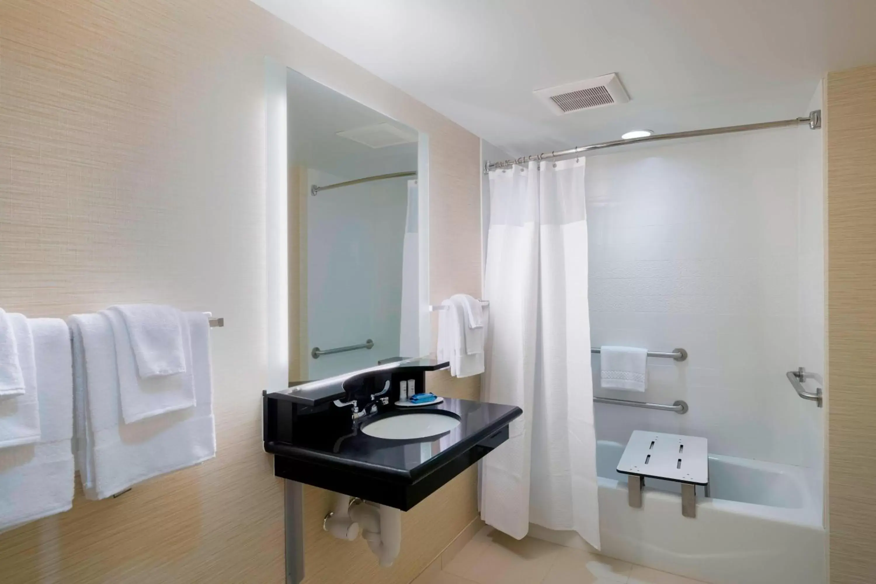 Bathroom in Fairfield Inn & Suites by Marriott Paramus