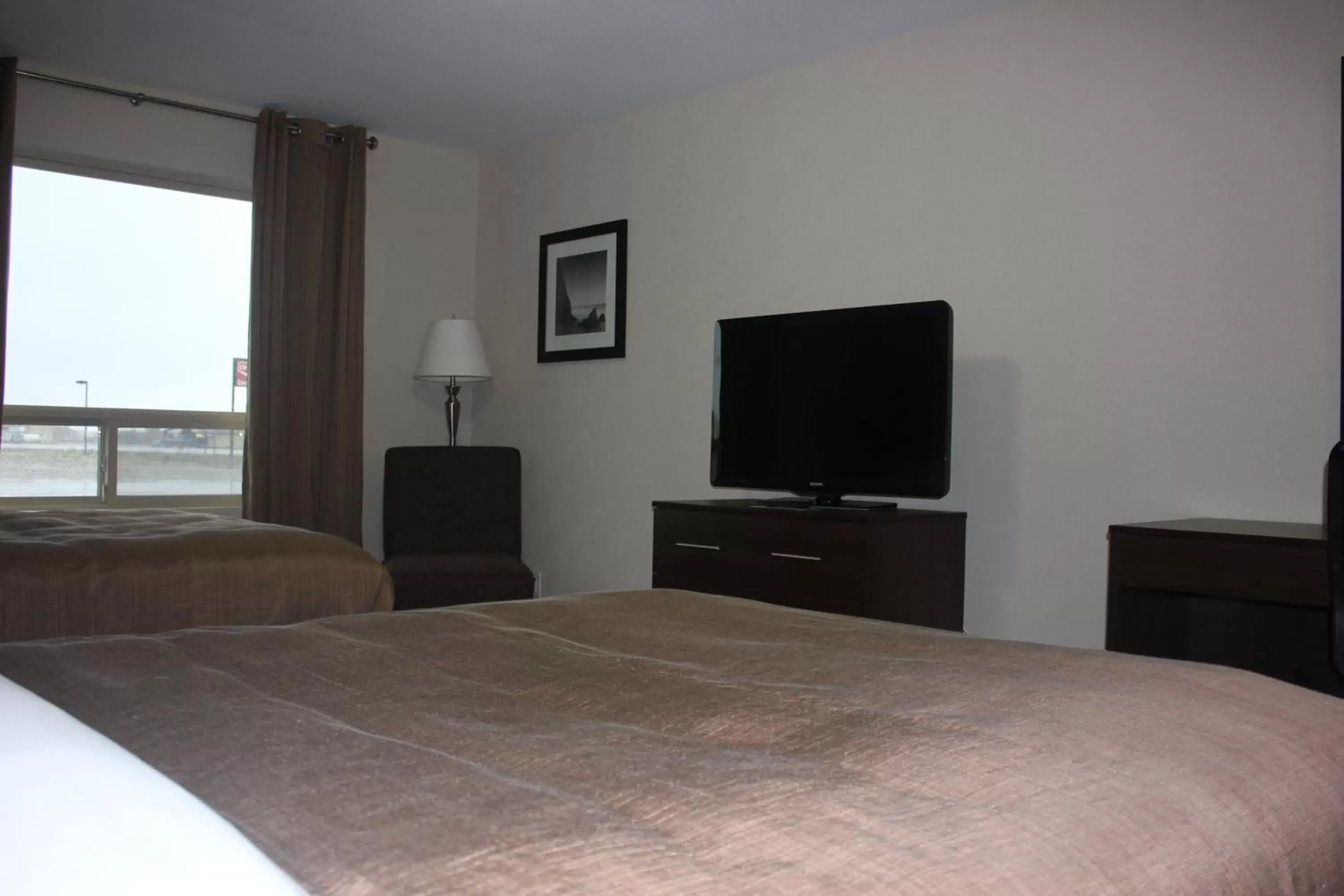 TV and multimedia, Bed in Western Star Inn & Suites Esterhazy