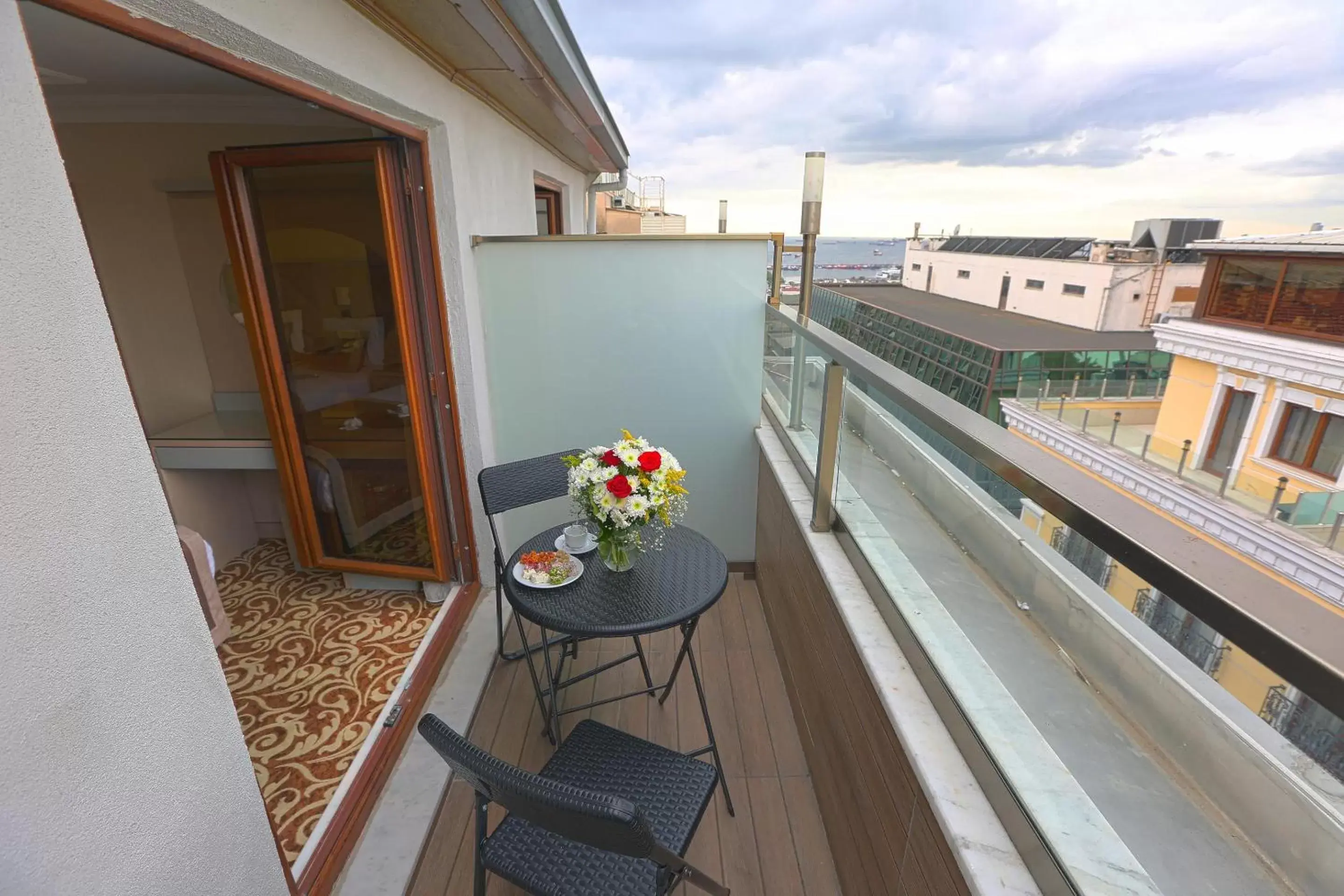 View (from property/room), Balcony/Terrace in Alpinn Hotel Istanbul