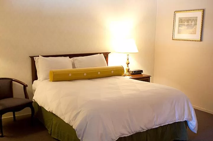 Bed in Coral Reef Inn & Condo Suites