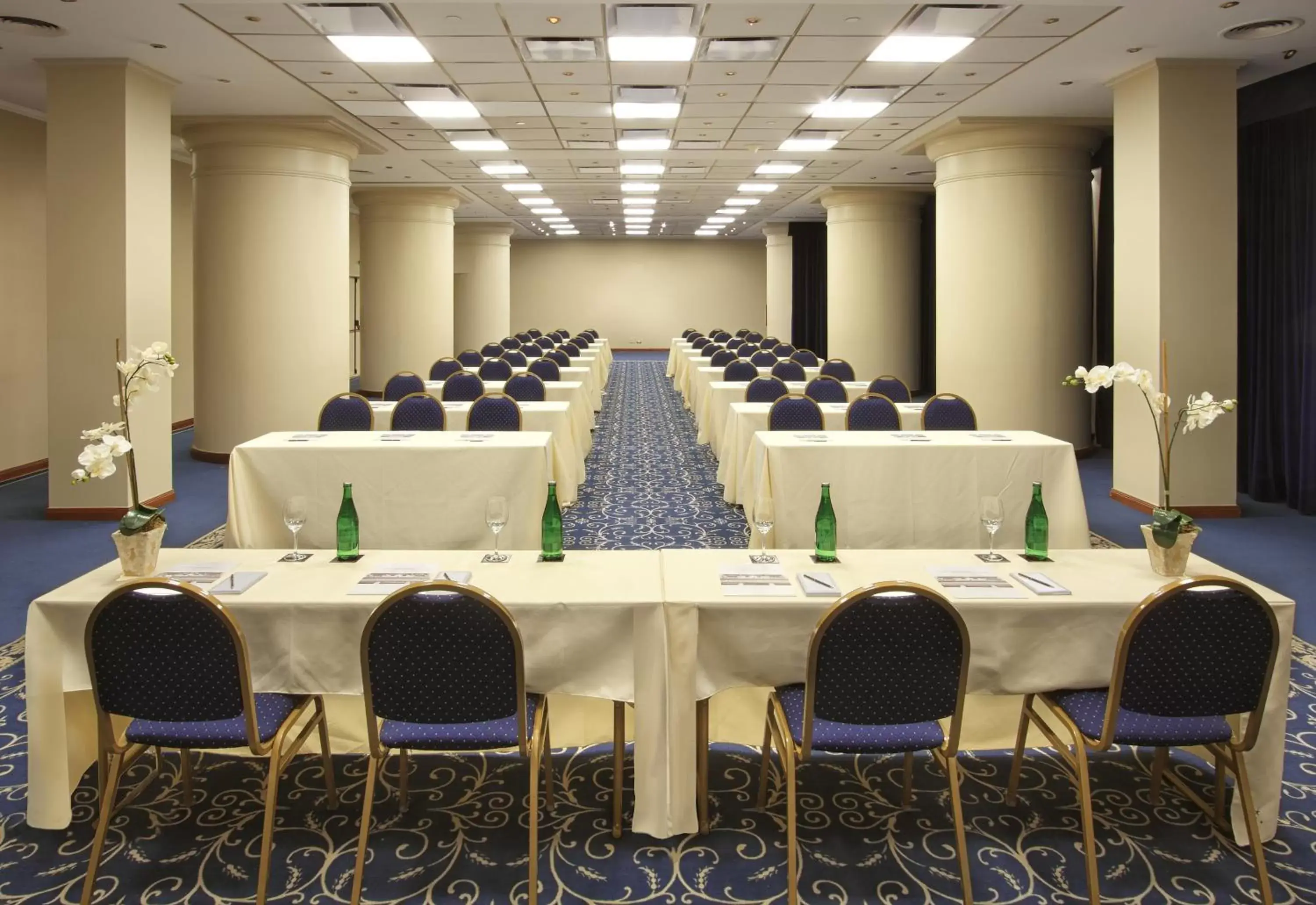 Banquet/Function facilities, Business Area/Conference Room in Hotel Intersur Recoleta