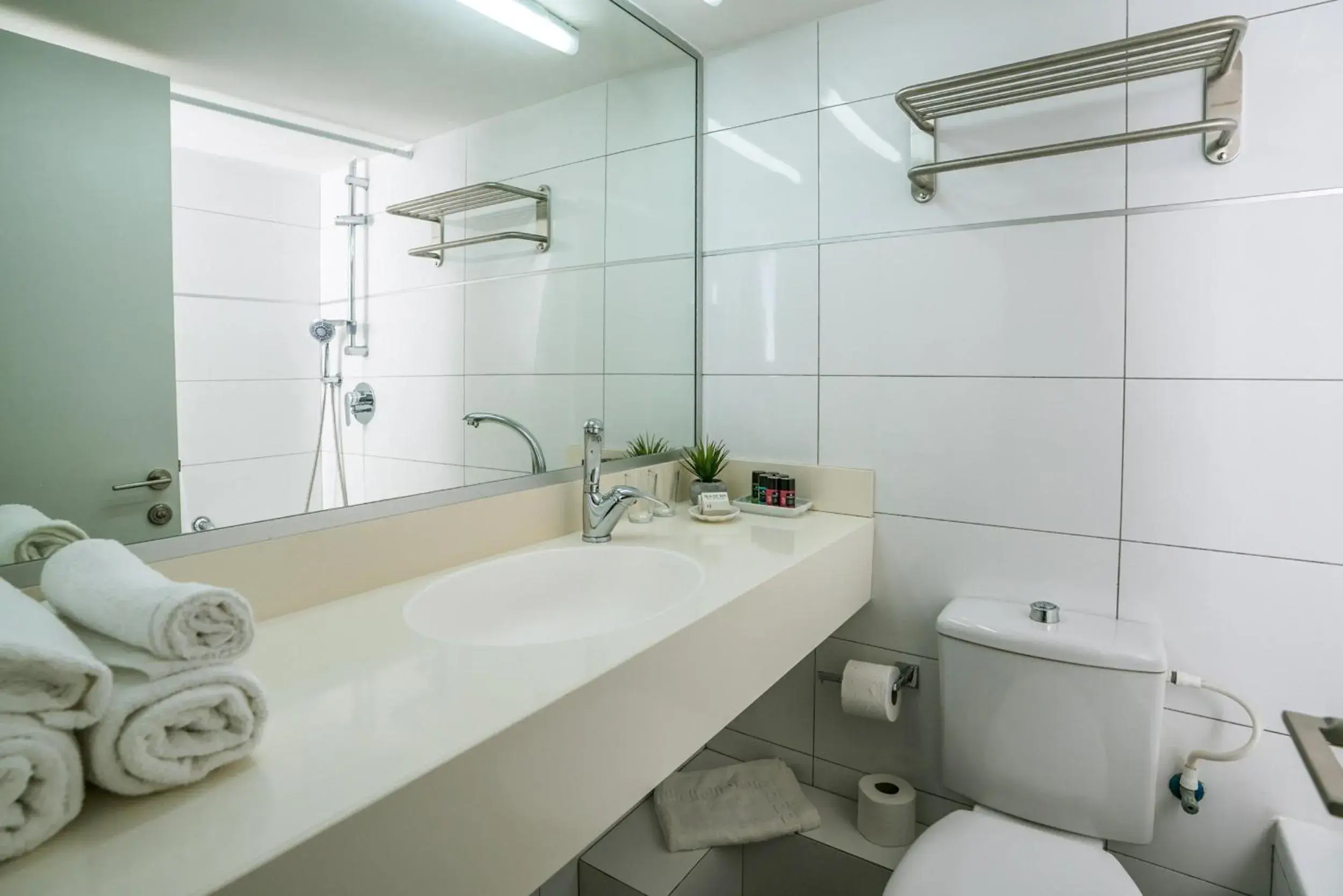 Shower, Bathroom in Armon Yam Hotel