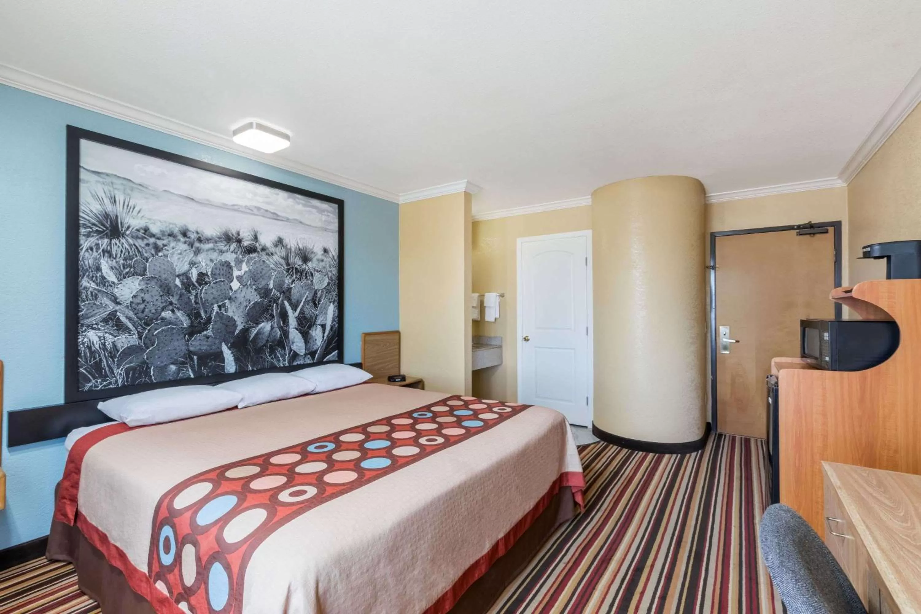 Photo of the whole room, Bed in Super 8 by Wyndham Midland