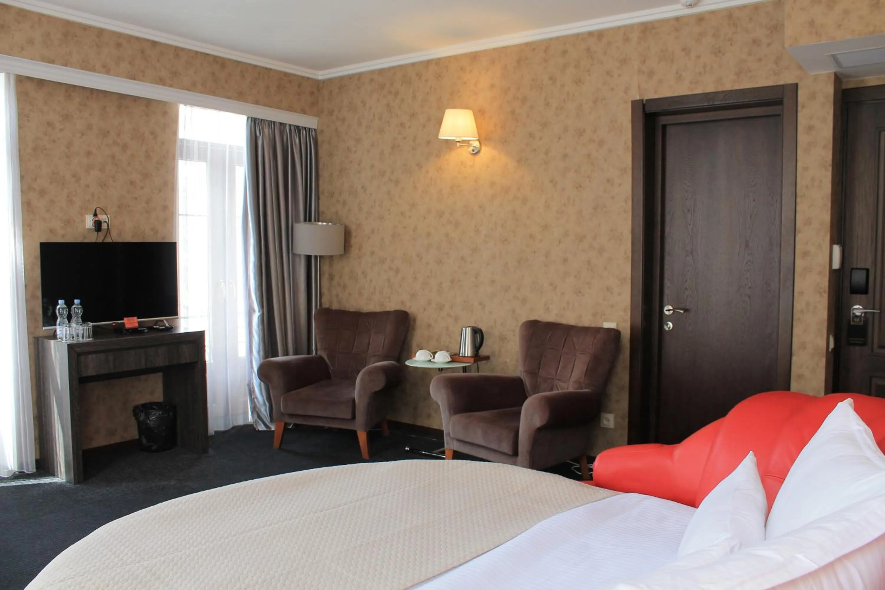 Photo of the whole room in Redline Hotel