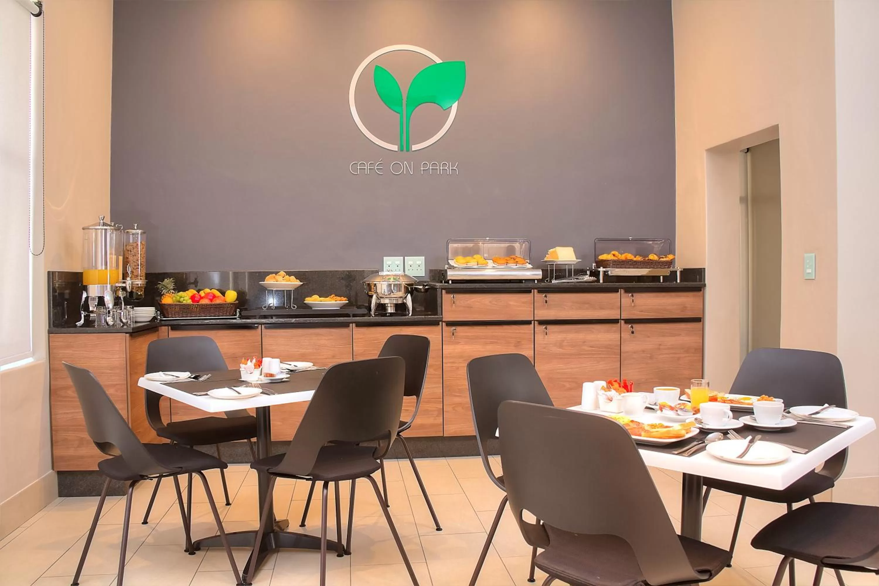 Restaurant/places to eat in The Park Lodge Hotel